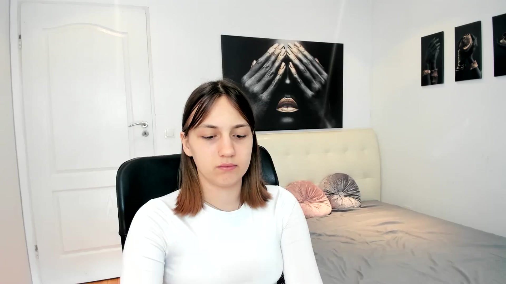 Gallery image thumbnail from HunterGirll's myfreecams stream on, 04/25/2024, 09:10 image 1 of 20