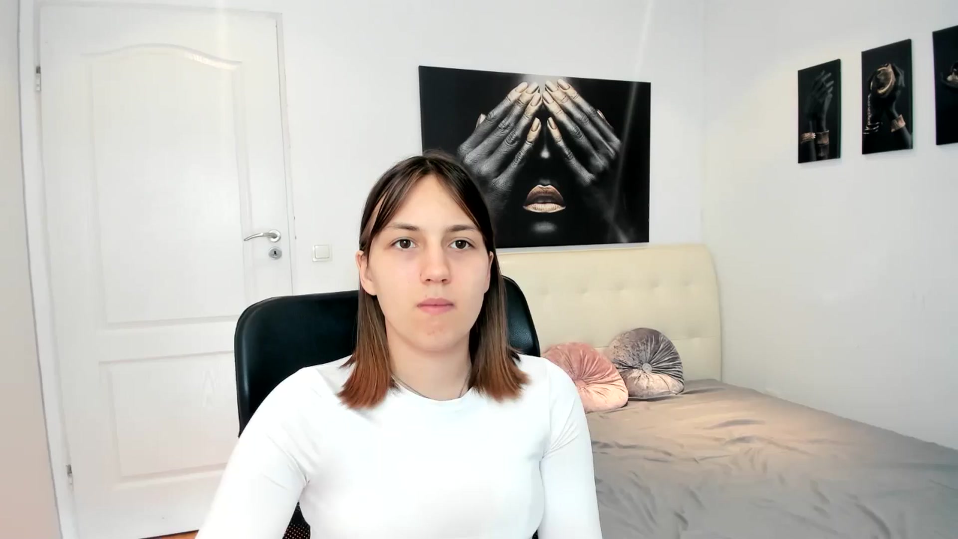 Gallery image thumbnail from HunterGirll's myfreecams stream on, 04/25/2024, 09:10 image 4 of 20
