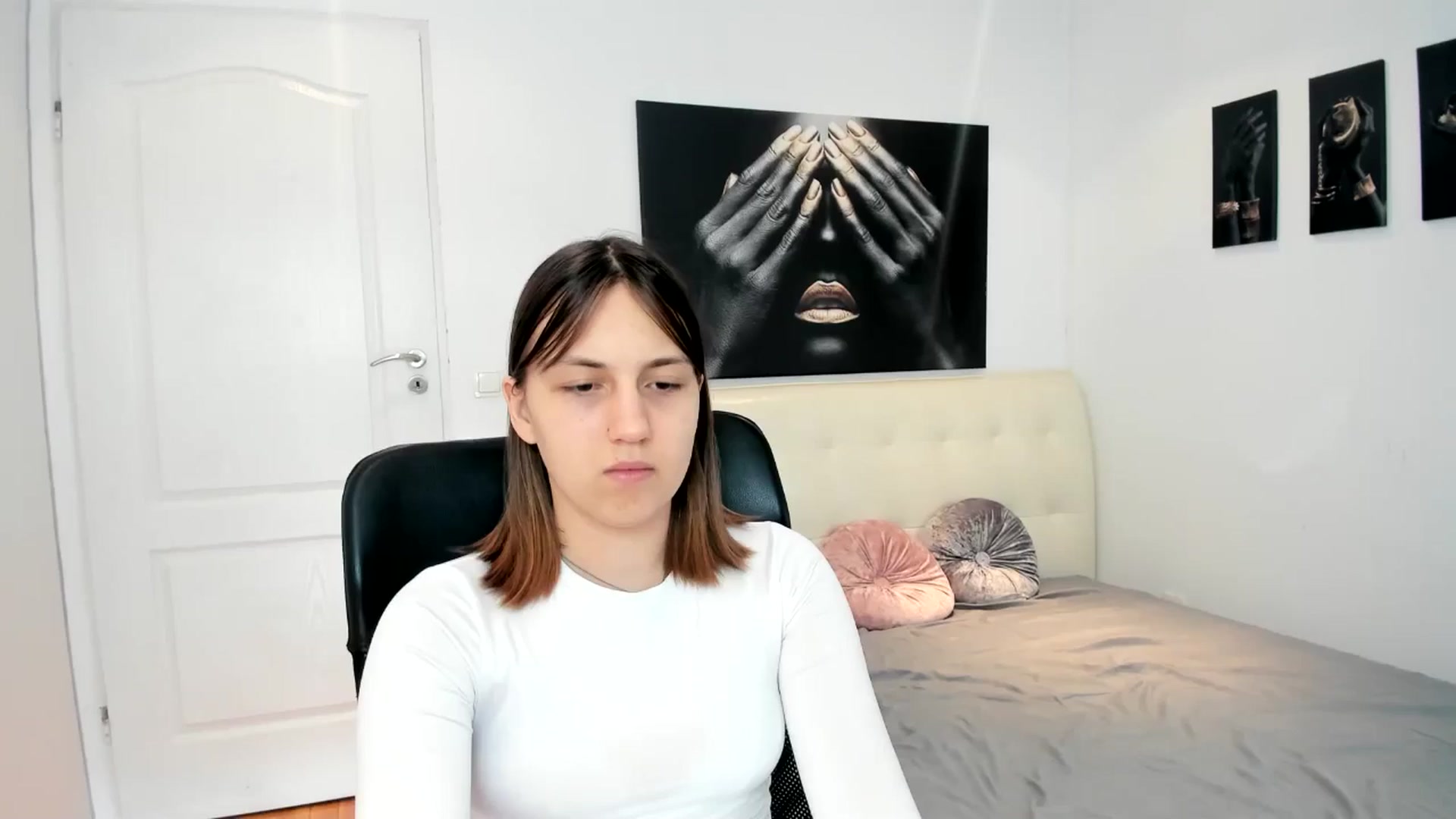 Gallery image thumbnail from HunterGirll's myfreecams stream on, 04/25/2024, 09:10 image 9 of 20