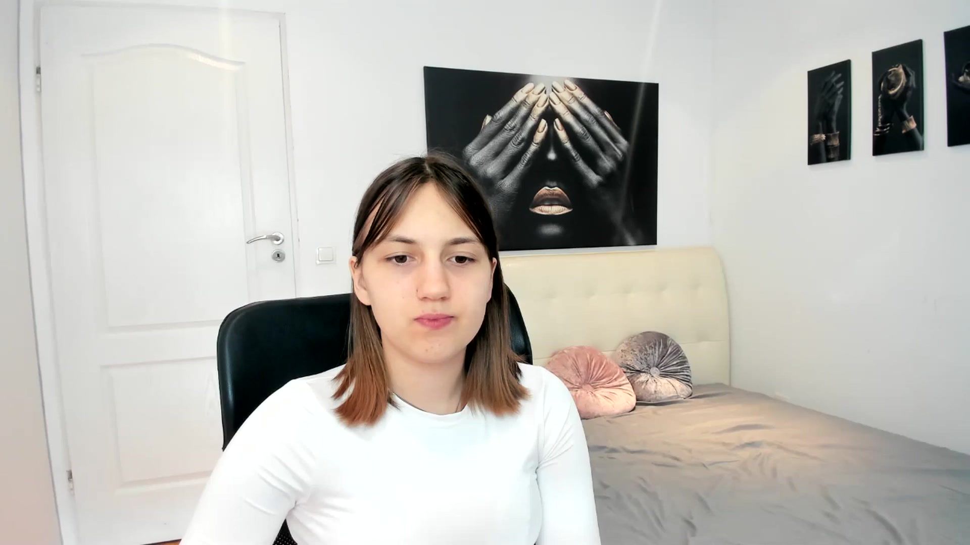 Gallery image thumbnail from HunterGirll's myfreecams stream on, 04/25/2024, 09:10 image 2 of 20