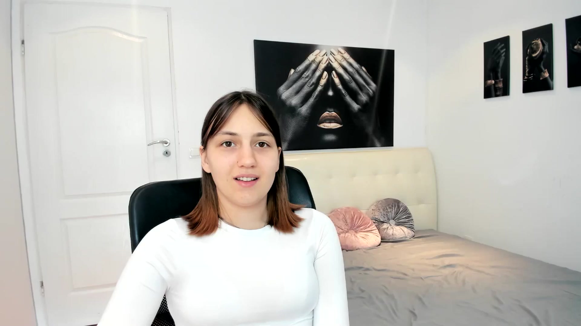 Gallery image thumbnail from HunterGirll's myfreecams stream on, 04/25/2024, 09:10 image 6 of 20