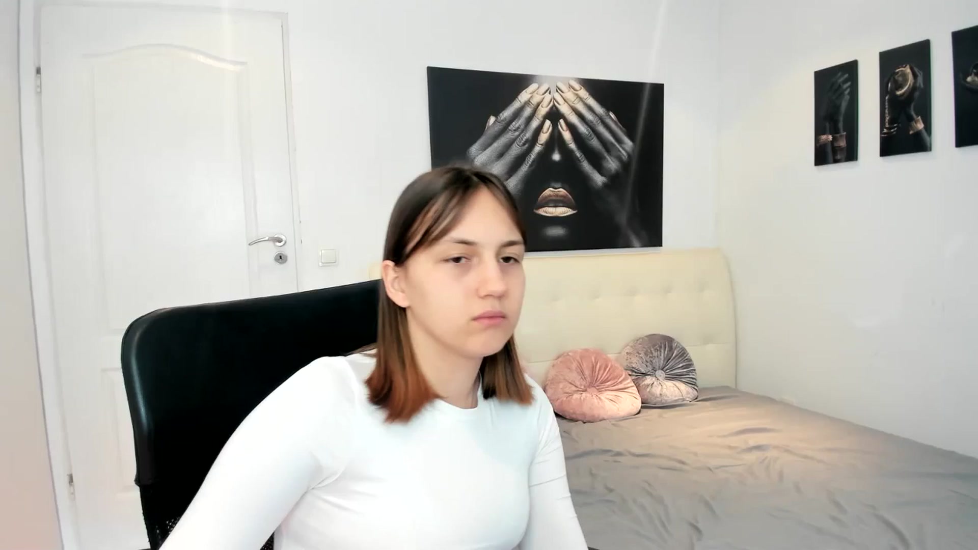 Gallery image thumbnail from HunterGirll's myfreecams stream on, 04/25/2024, 09:10 image 15 of 20