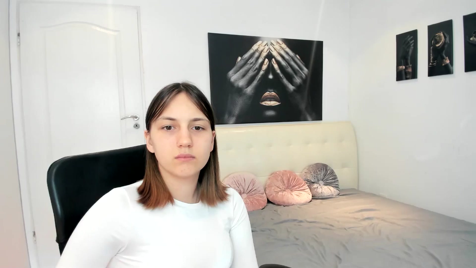 Gallery image thumbnail from HunterGirll's myfreecams stream on, 04/25/2024, 09:10 image 16 of 20