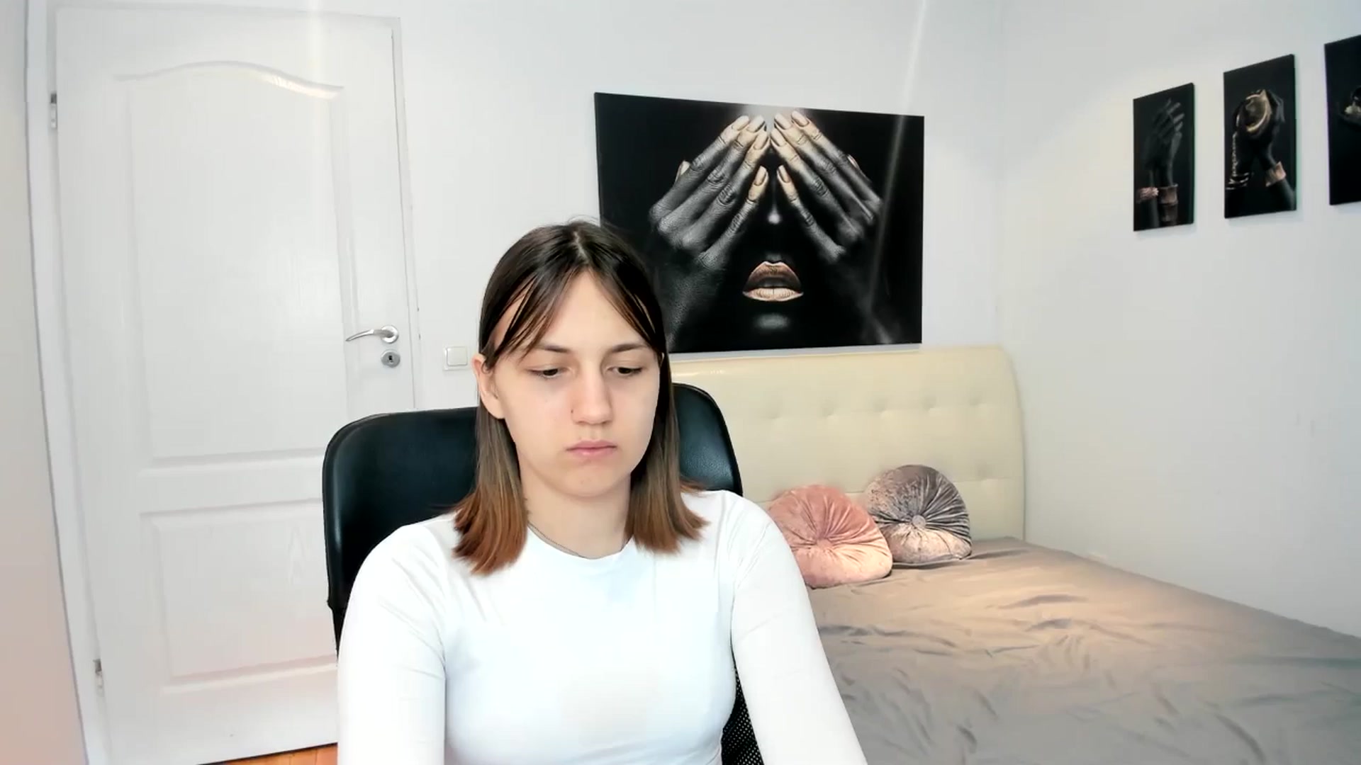 Gallery image thumbnail from HunterGirll's myfreecams stream on, 04/25/2024, 09:10 image 12 of 20
