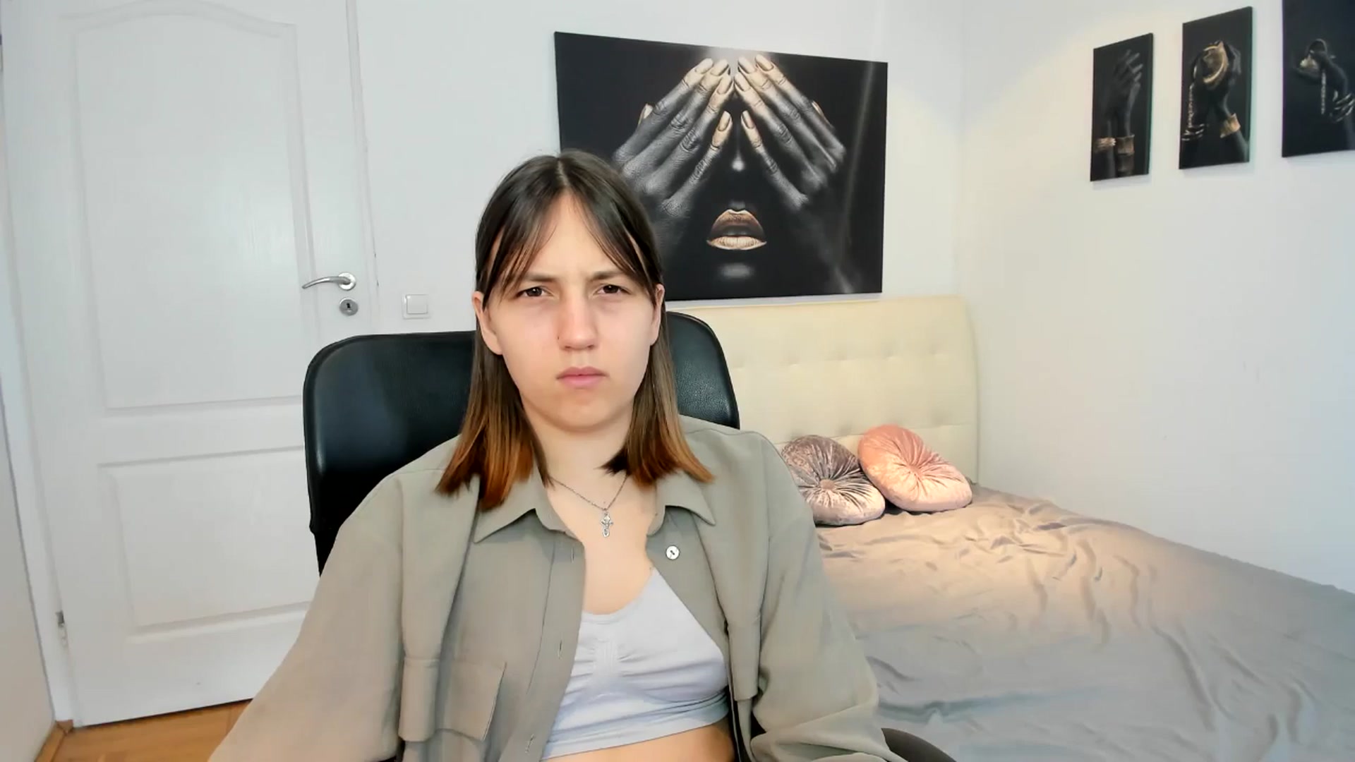 Gallery image thumbnail from HunterGirll's myfreecams stream on, 05/05/2024, 13:41 image 8 of 20
