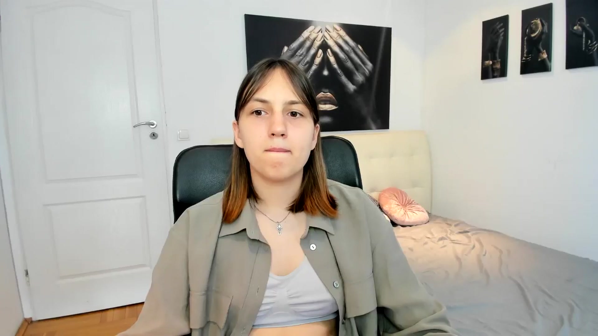 Gallery image thumbnail from HunterGirll's myfreecams stream on, 05/05/2024, 13:41 image 5 of 20
