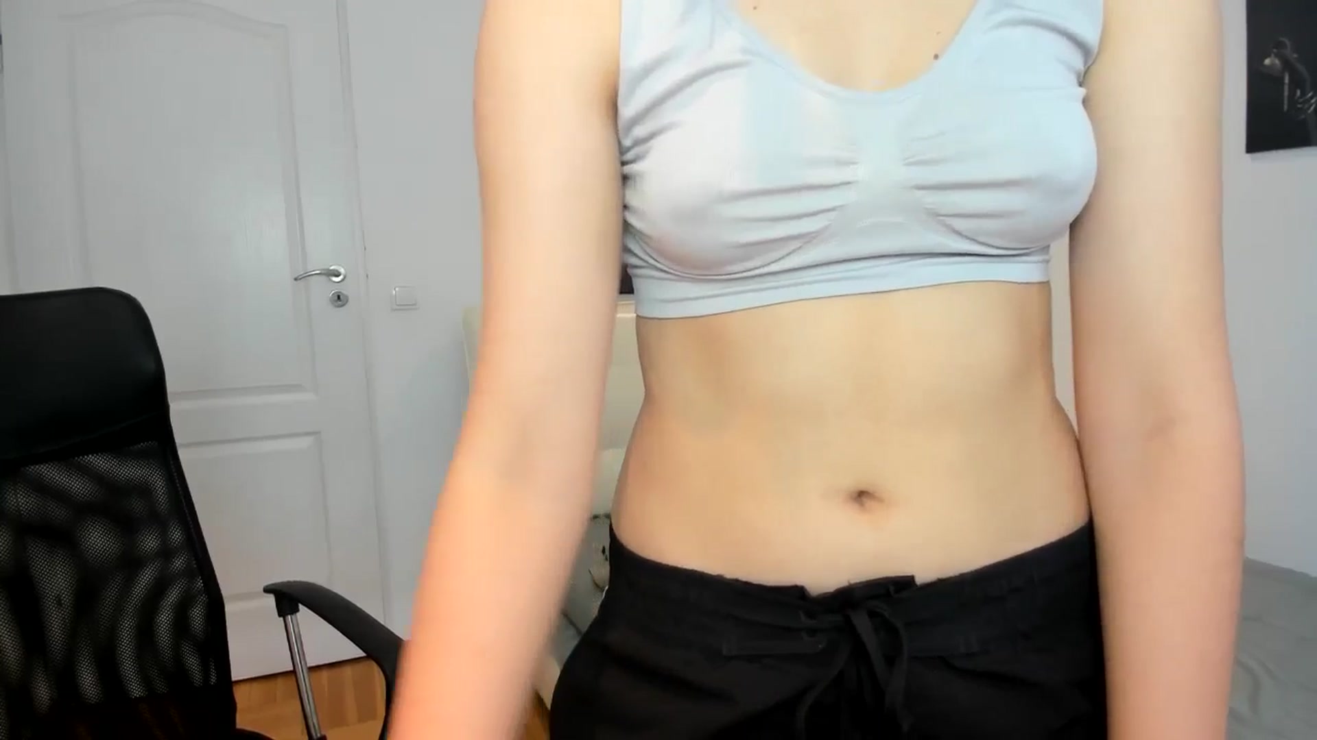 Gallery image thumbnail from HunterGirll's myfreecams stream on, 05/05/2024, 14:01 image 17 of 20