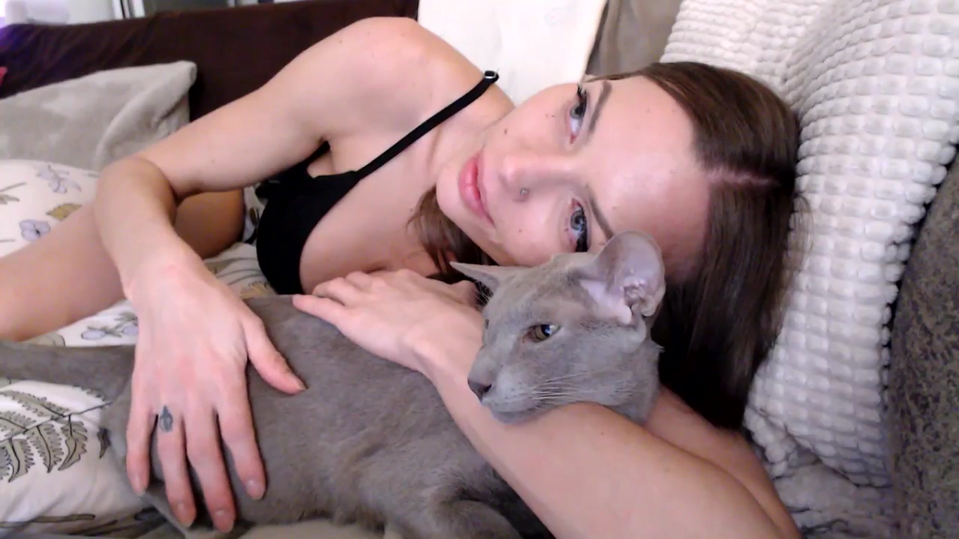 Gallery image thumbnail from HurricaneKat_'s myfreecams stream on, 11/28/2025, 01:38 image 16 of 20