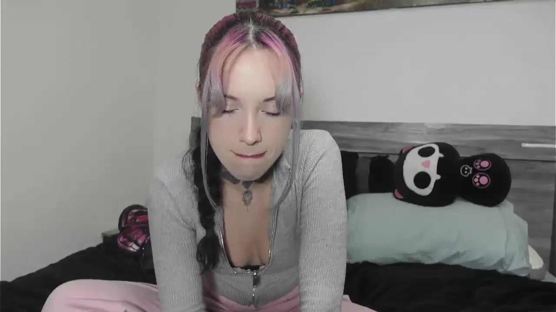 Gallery image thumbnail from Hxzel's myfreecams stream on, 03/25/2026, 04:25 image 3 of 20