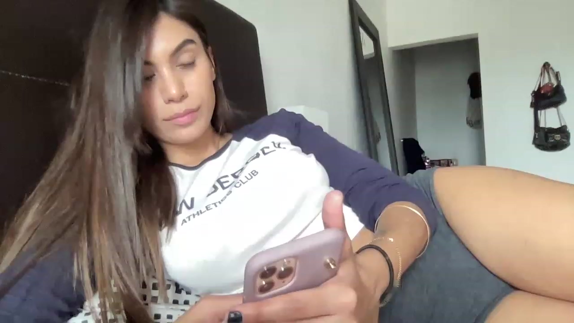 Gallery image thumbnail from IAbabe's myfreecams stream on, 04/27/2023, 23:03 image 4 of 20