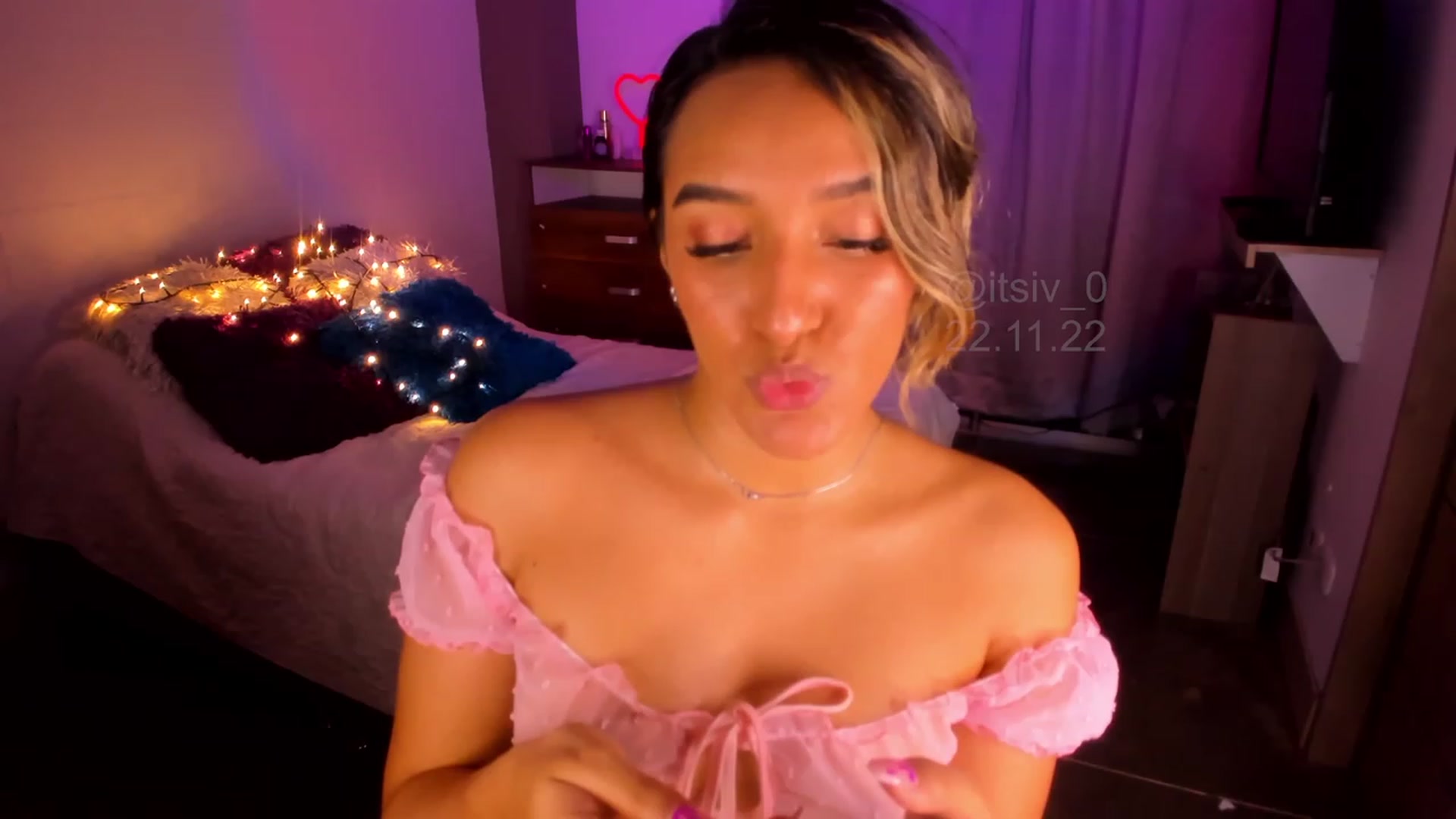 Gallery image thumbnail from IFallon's myfreecams stream on, 11/23/2022, 03:05 image 13 of 20