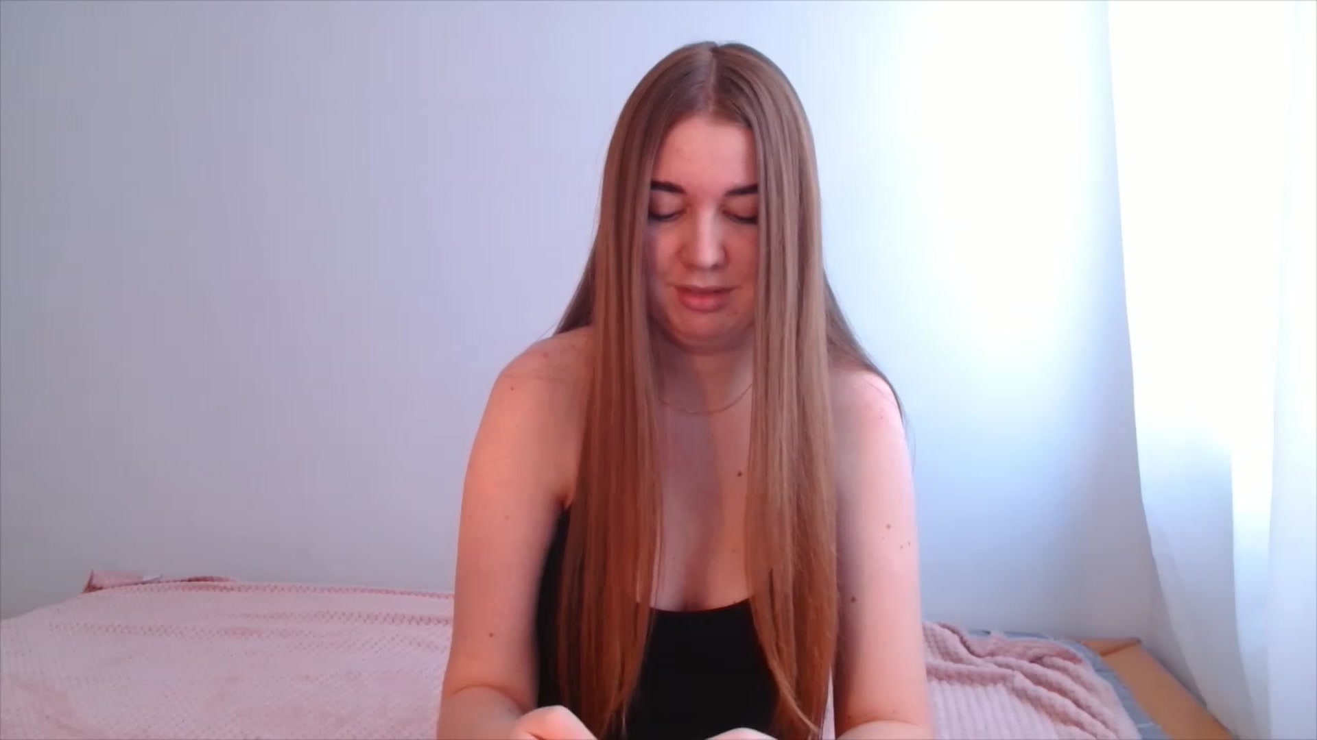 Gallery image thumbnail from IFlowersGirl's myfreecams stream on, 12/05/2022, 11:02 image 5 of 20