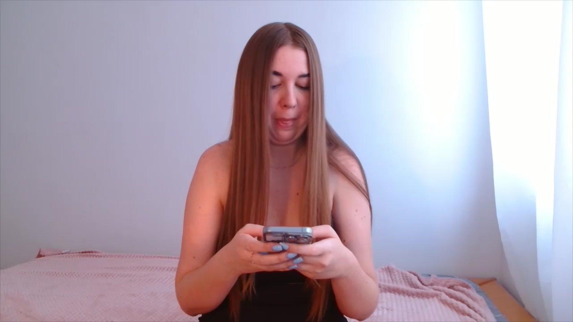 Gallery image thumbnail from IFlowersGirl's myfreecams stream on, 12/05/2022, 11:02 image 6 of 20