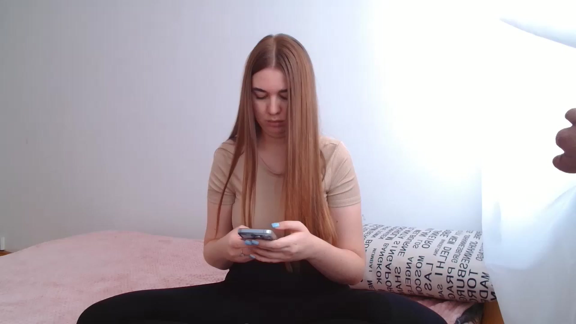 Gallery image thumbnail from IFlowersGirl's myfreecams stream on, 12/12/2022, 09:30 image 20 of 20