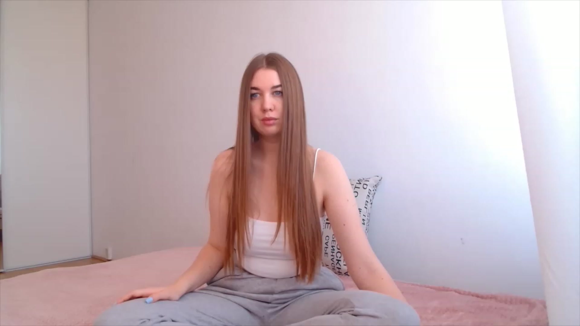 Gallery image thumbnail from IFlowersGirl's myfreecams stream on, 12/19/2022, 08:42 image 8 of 20