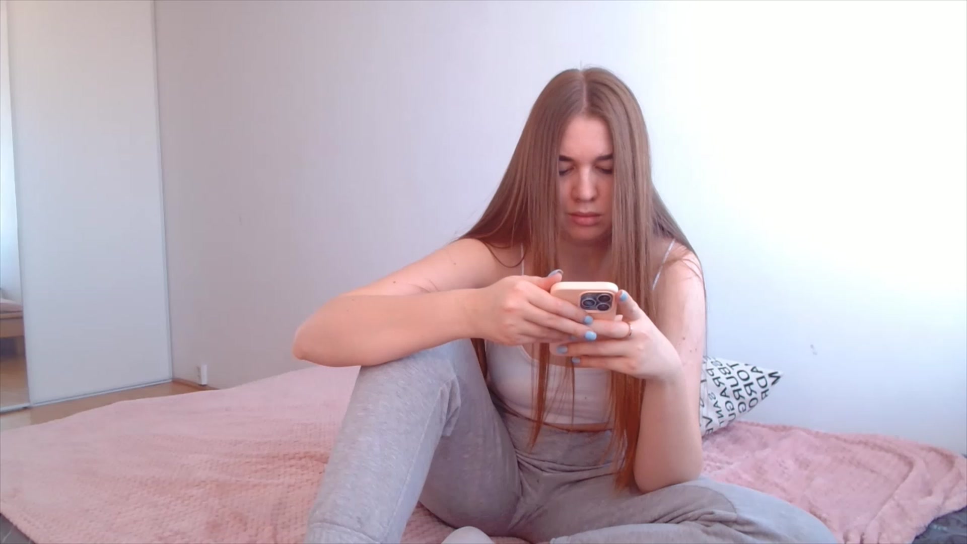 Gallery image thumbnail from IFlowersGirl's myfreecams stream on, 12/19/2022, 09:58 image 5 of 20