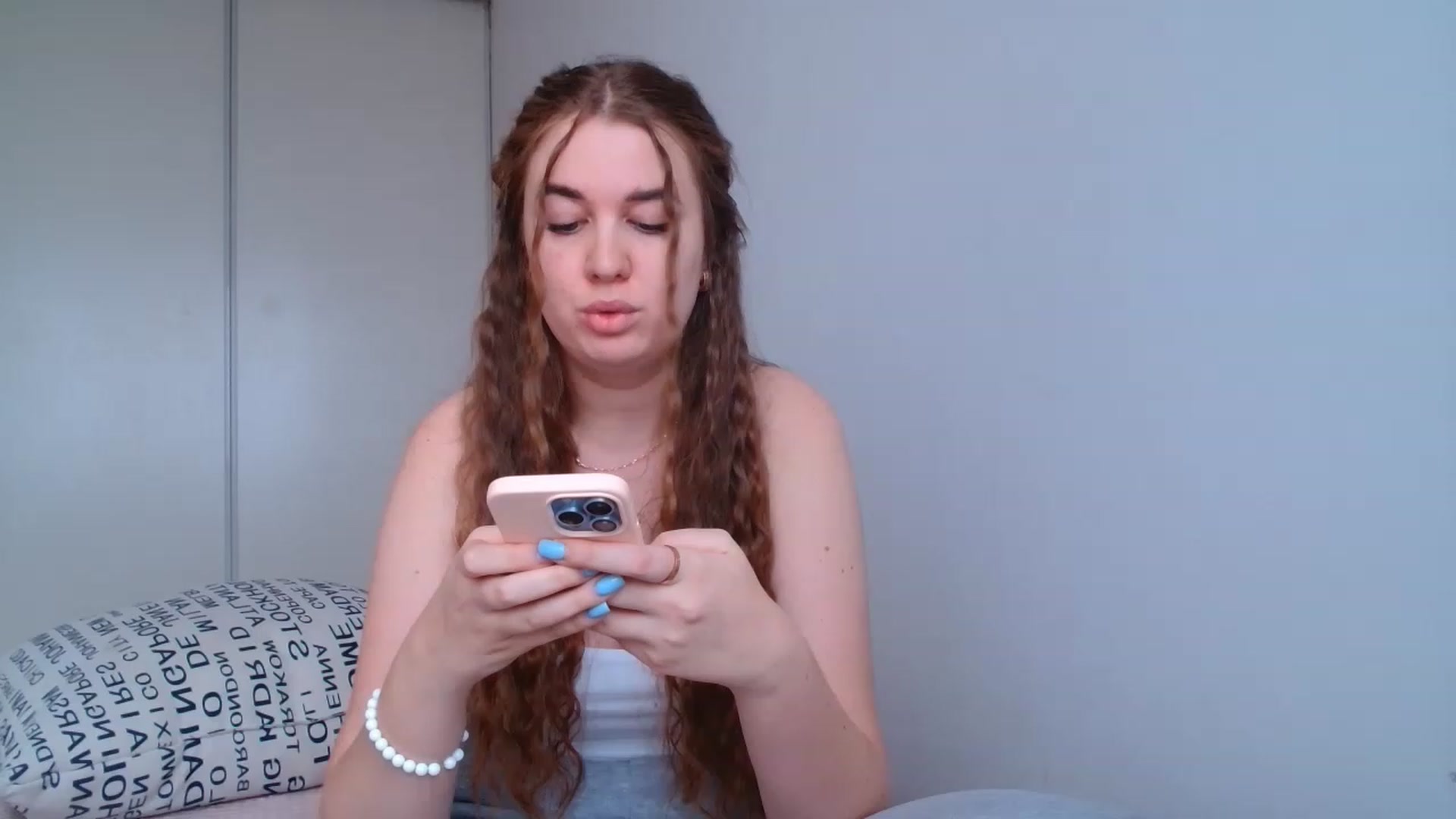 Gallery image thumbnail from IFlowersGirl's myfreecams stream on, 12/21/2022, 11:42 image 17 of 20