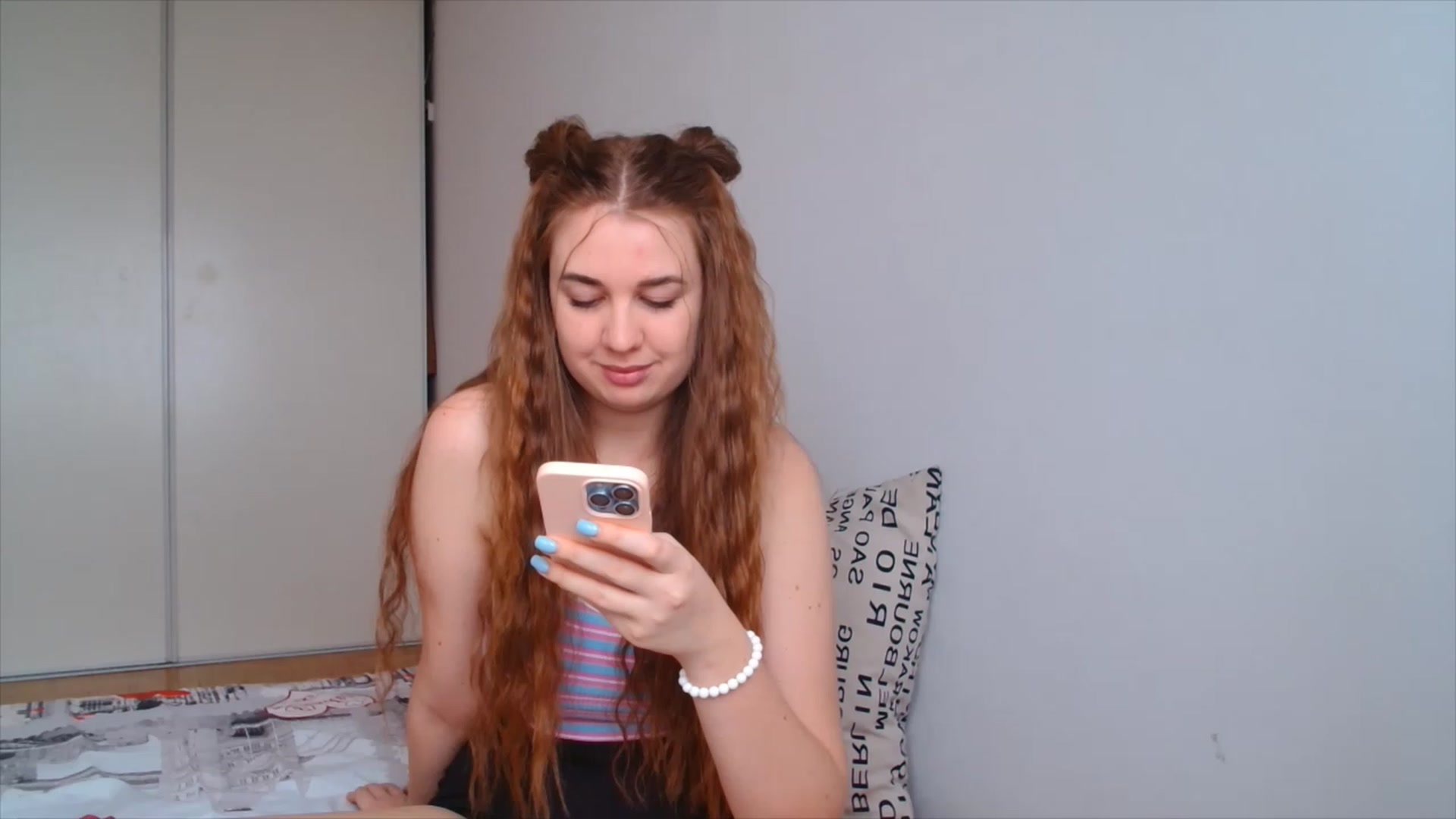 Gallery image thumbnail from IFlowersGirl's myfreecams stream on, 12/22/2022, 10:47 image 17 of 20