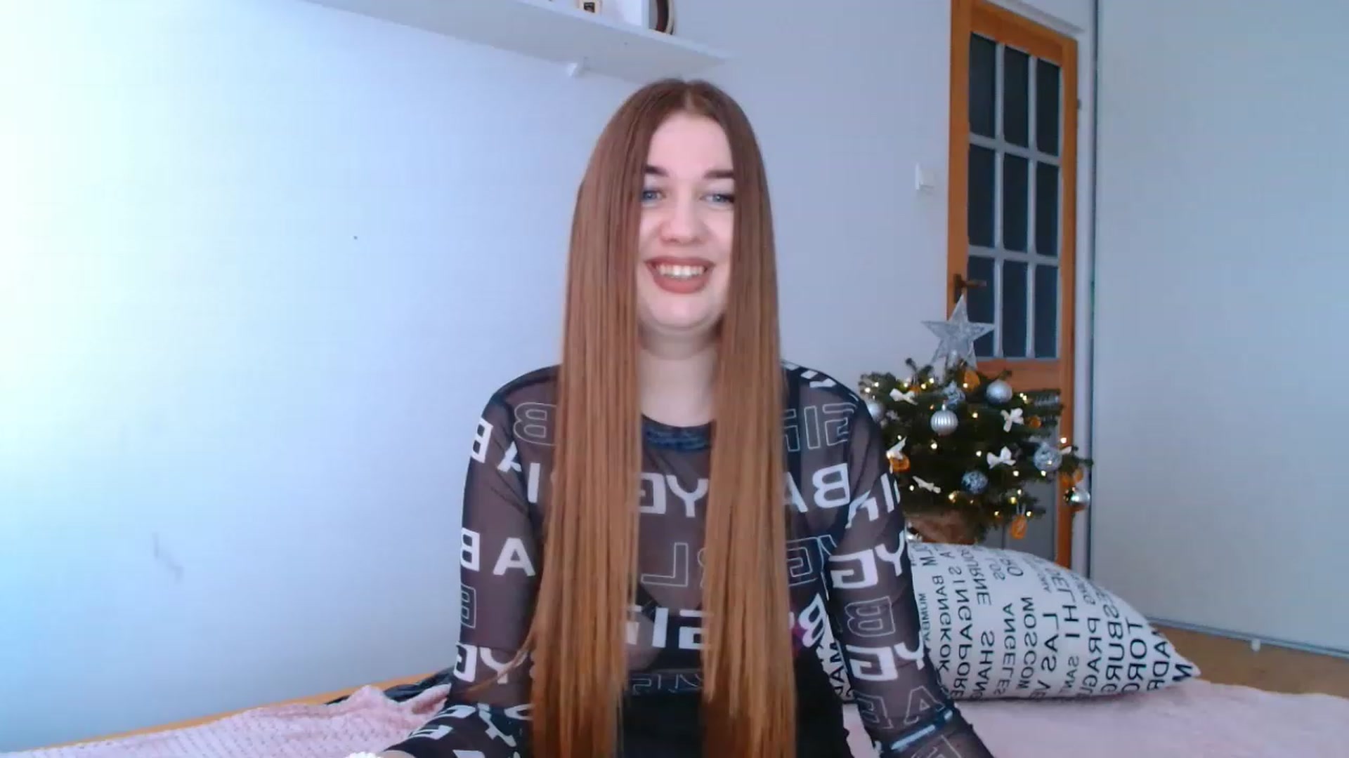 Gallery image thumbnail from IFlowersGirl's myfreecams stream on, 12/25/2022, 13:45 image 15 of 20