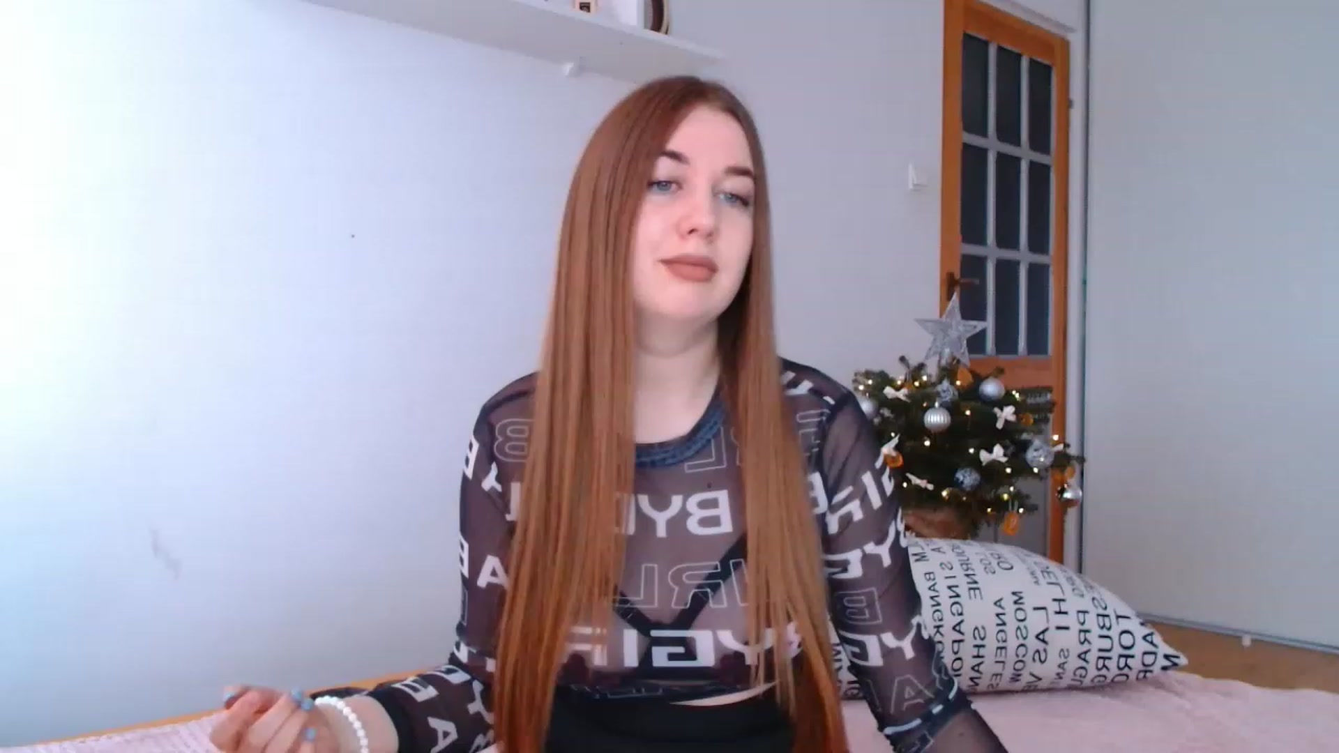 Gallery image thumbnail from IFlowersGirl's myfreecams stream on, 12/25/2022, 13:45 image 17 of 20