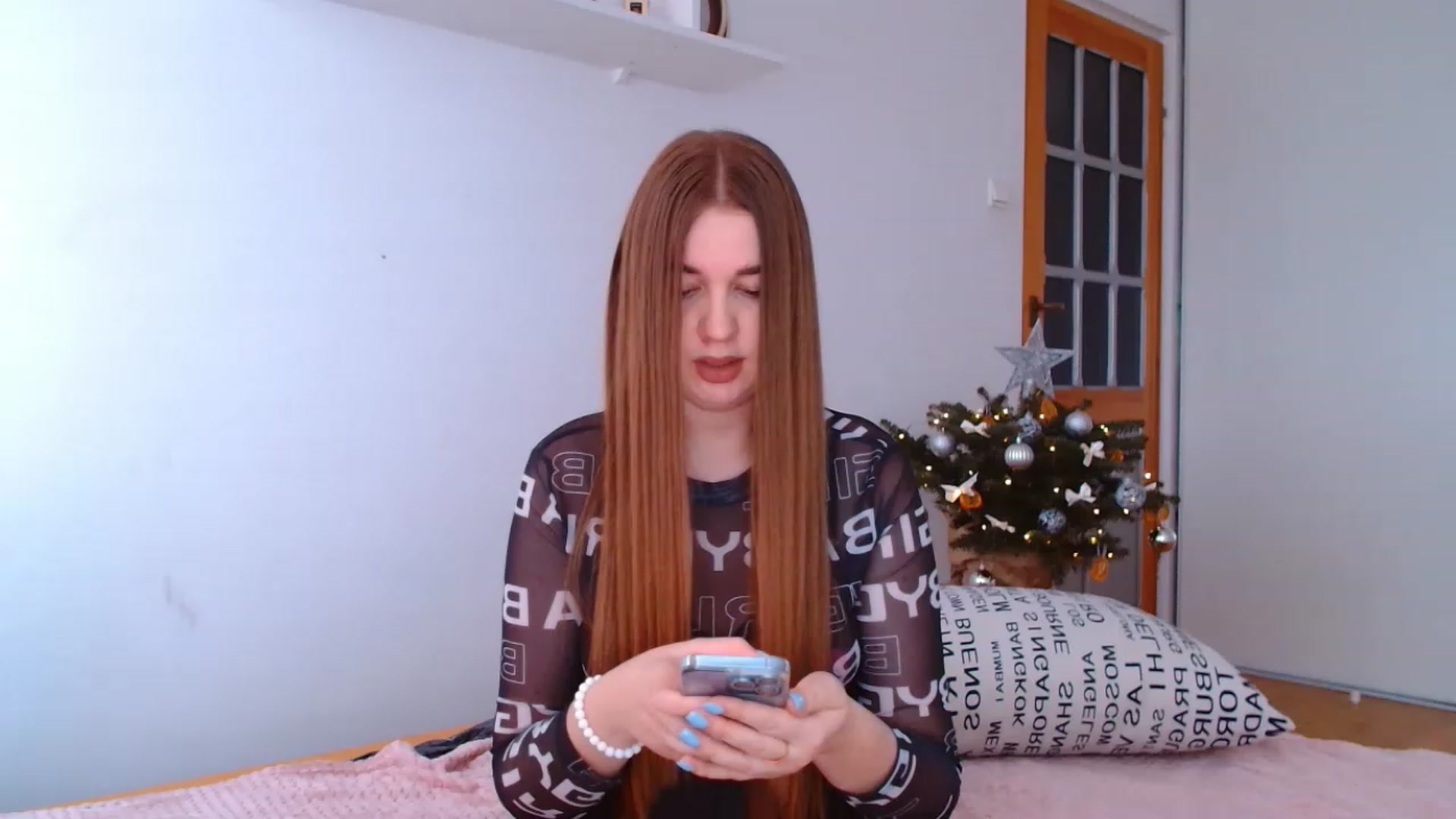Gallery image thumbnail from IFlowersGirl's myfreecams stream on, 12/25/2022, 13:45 image 11 of 20