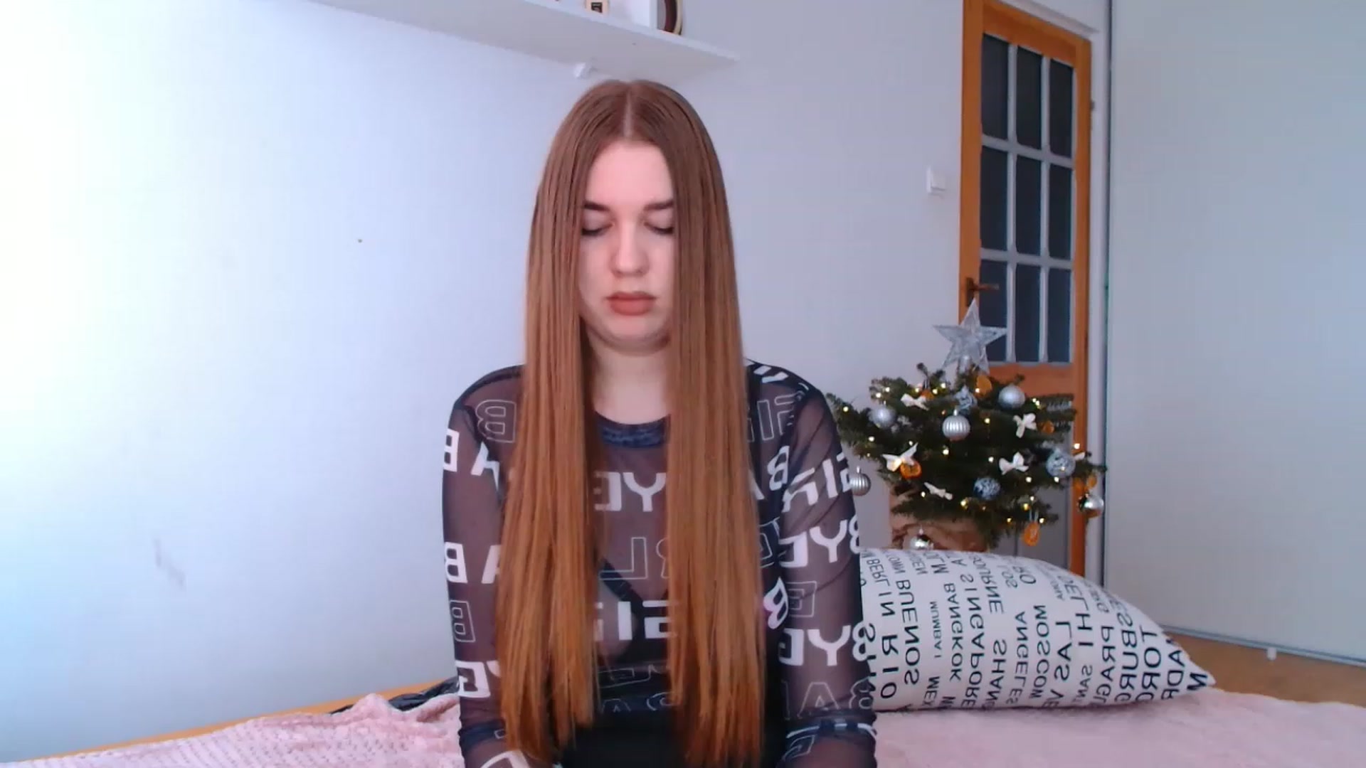 Gallery image thumbnail from IFlowersGirl's myfreecams stream on, 12/25/2022, 13:45 image 8 of 20