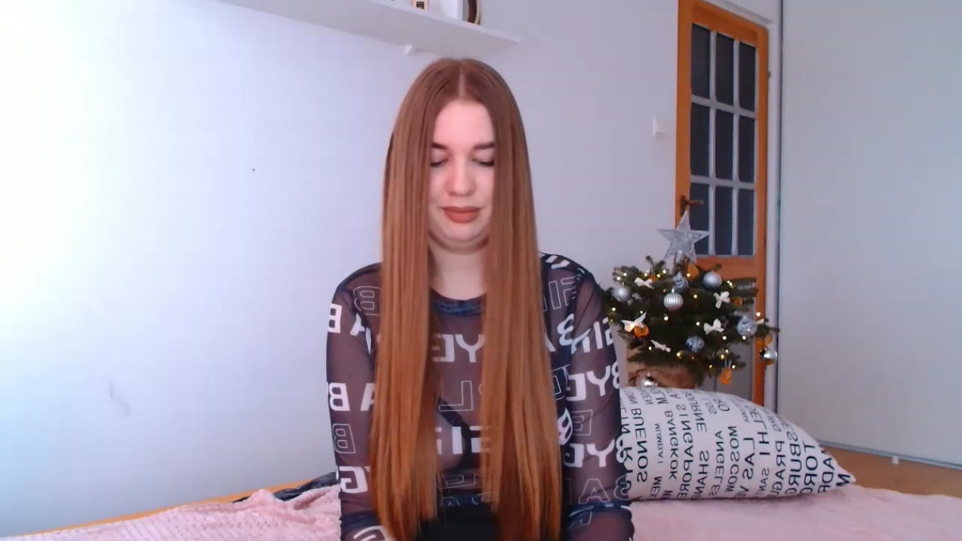 Gallery image thumbnail from IFlowersGirl's myfreecams stream on, 12/25/2022, 13:45 image 13 of 20