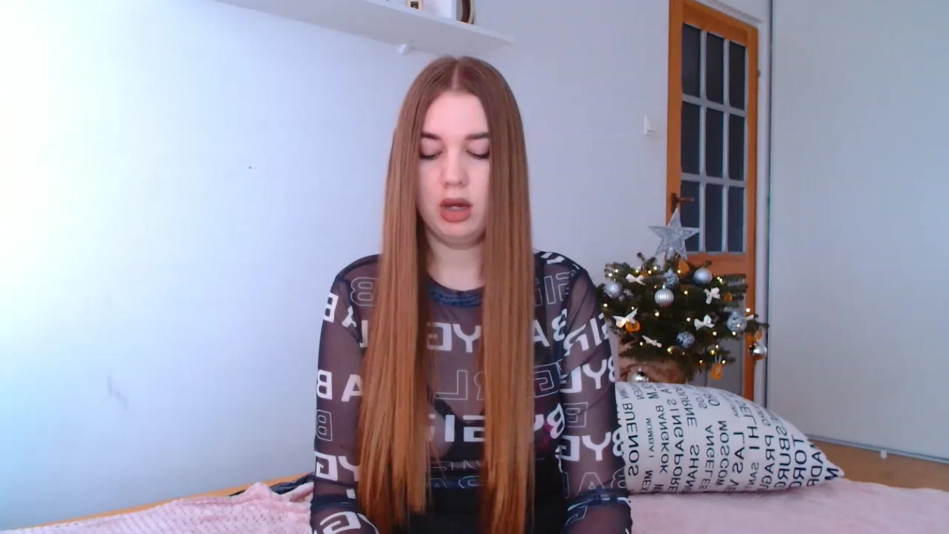Gallery image thumbnail from IFlowersGirl's myfreecams stream on, 12/25/2022, 13:45 image 9 of 20