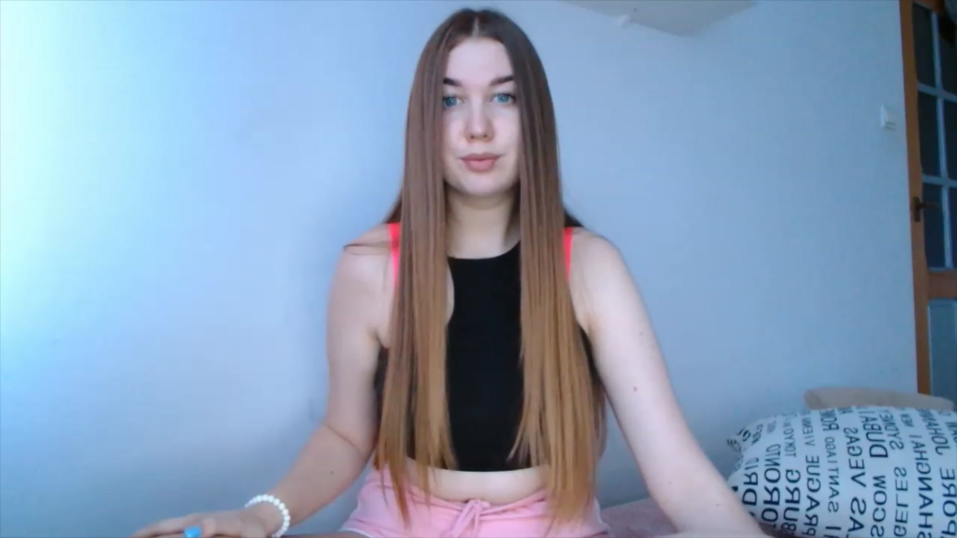 Gallery image thumbnail from IFlowersGirl's myfreecams stream on, 12/26/2022, 13:31 image 19 of 20