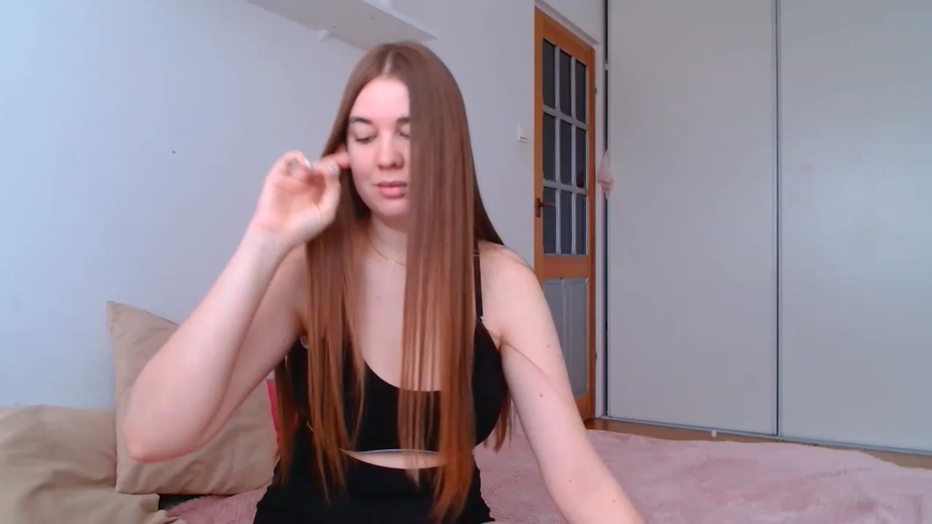 Gallery image thumbnail from IFlowersGirl's myfreecams stream on, 12/29/2022, 09:39 image 6 of 20