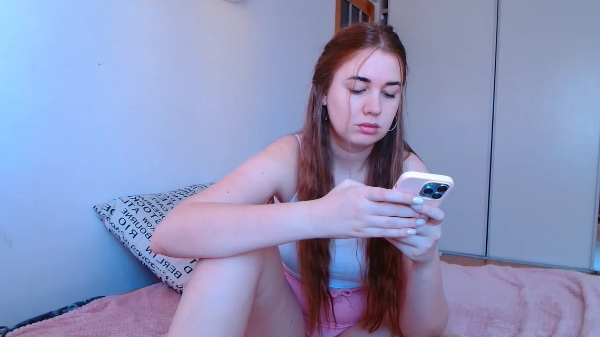 Gallery image thumbnail from IFlowersGirl's myfreecams stream on, 01/03/2023, 08:37 image 12 of 20