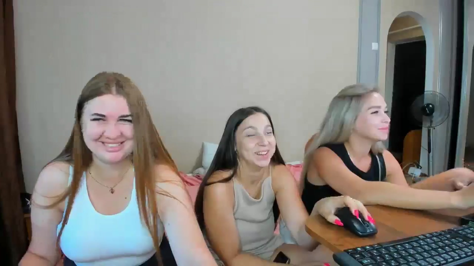 Gallery image thumbnail from IFlowersGirl's myfreecams stream on, 07/10/2024, 08:54 image 5 of 20