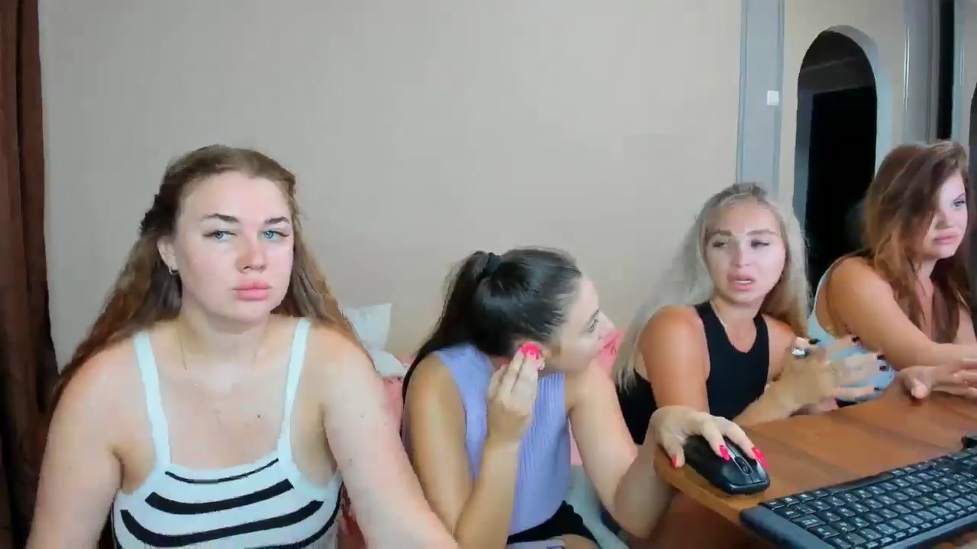 Gallery image thumbnail from IFlowersGirl's myfreecams stream on, 07/14/2024, 10:00 image 11 of 20