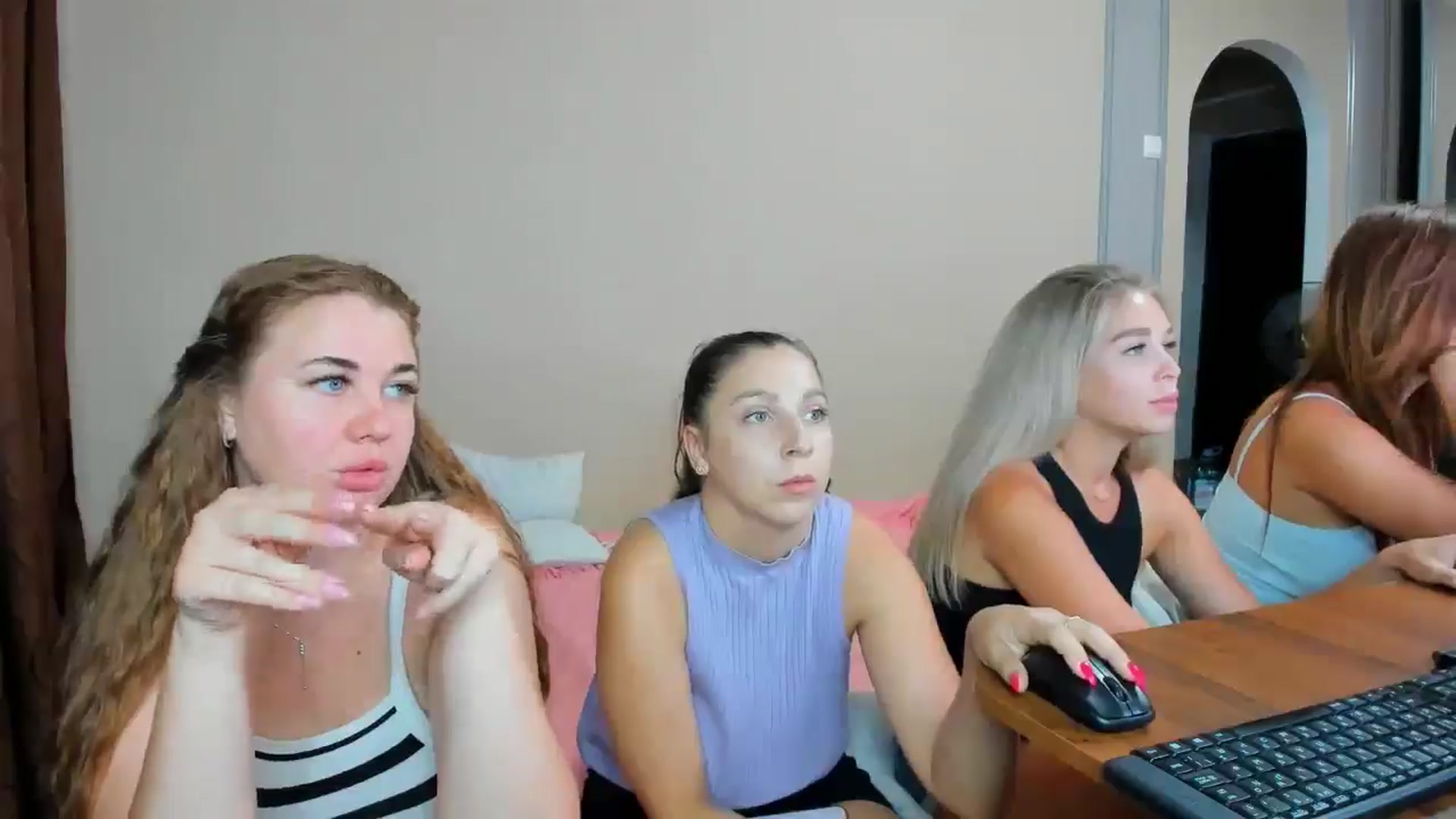 Gallery image thumbnail from IFlowersGirl's myfreecams stream on, 07/14/2024, 10:00 image 14 of 20
