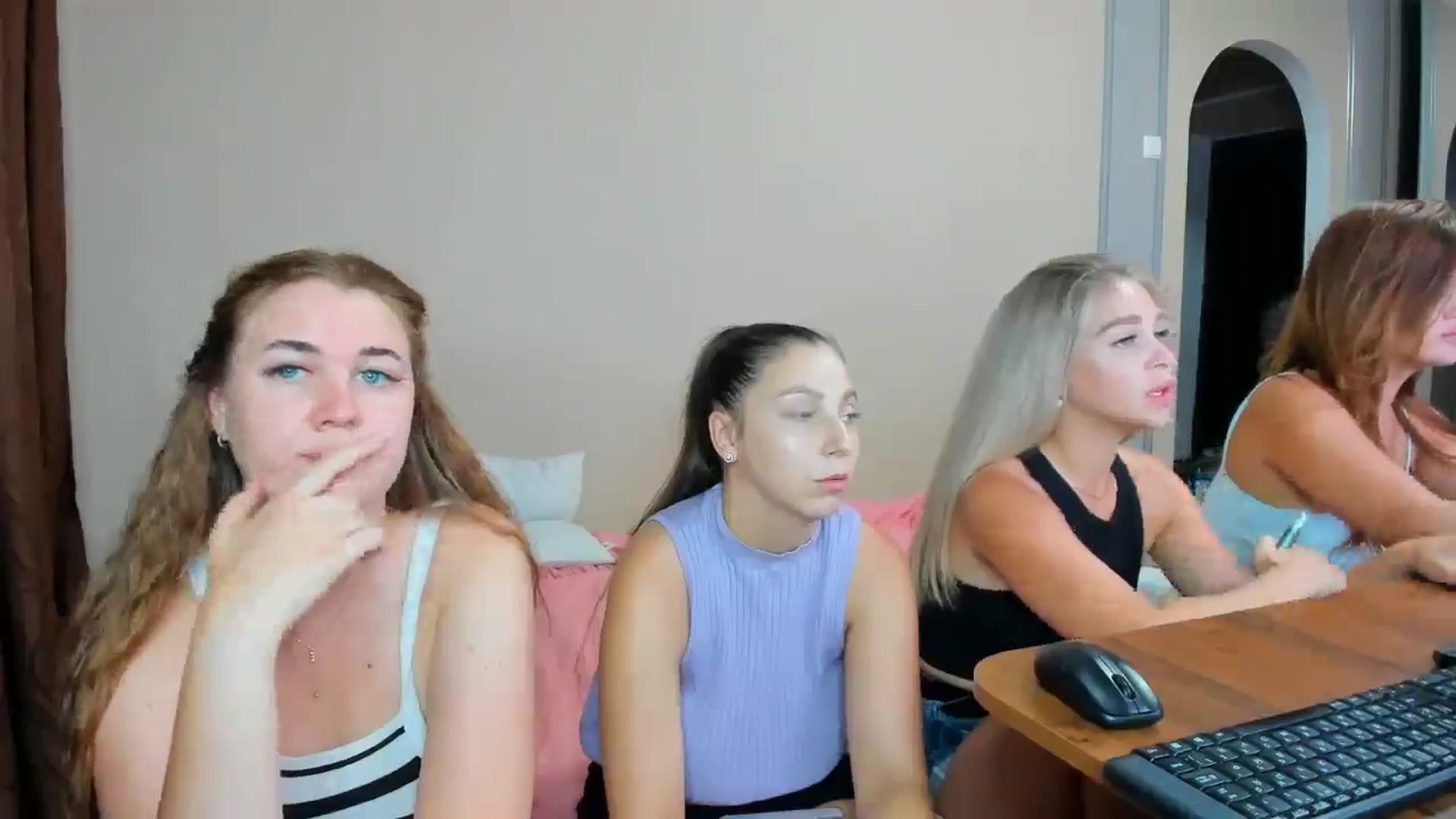 Gallery image thumbnail from IFlowersGirl's myfreecams stream on, 07/14/2024, 10:00 image 10 of 20