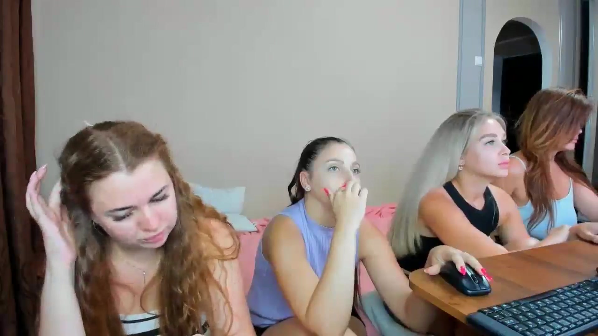 Gallery image thumbnail from IFlowersGirl's myfreecams stream on, 07/14/2024, 10:26 image 10 of 20