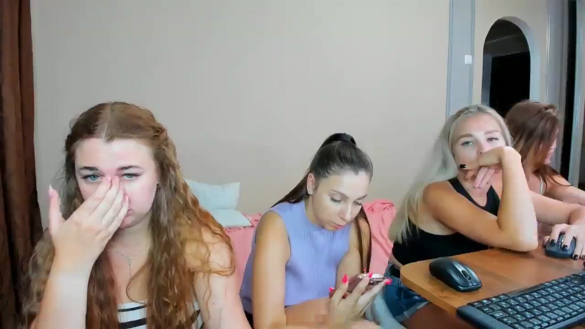 Gallery image thumbnail from IFlowersGirl's myfreecams stream on, 07/14/2024, 10:26 image 15 of 20