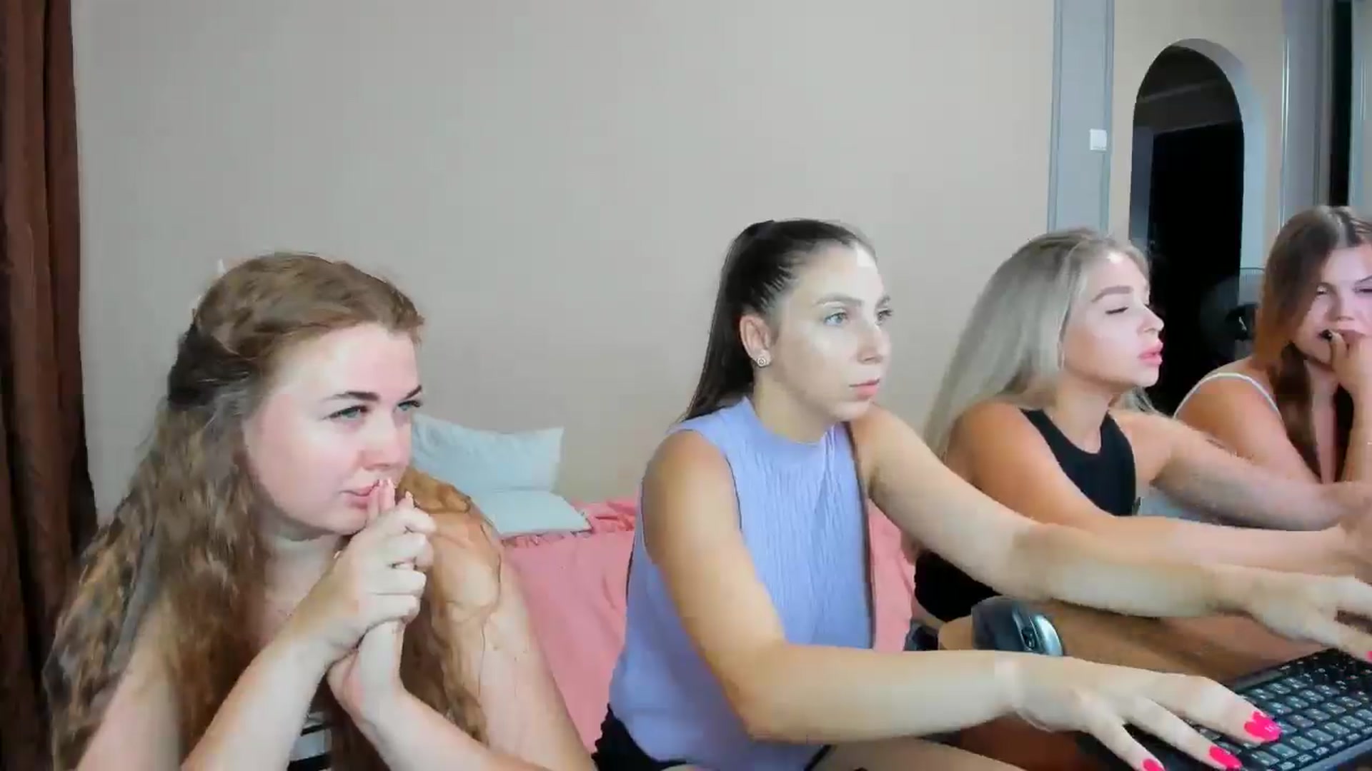 Gallery image thumbnail from IFlowersGirl's myfreecams stream on, 07/14/2024, 10:26 image 20 of 20