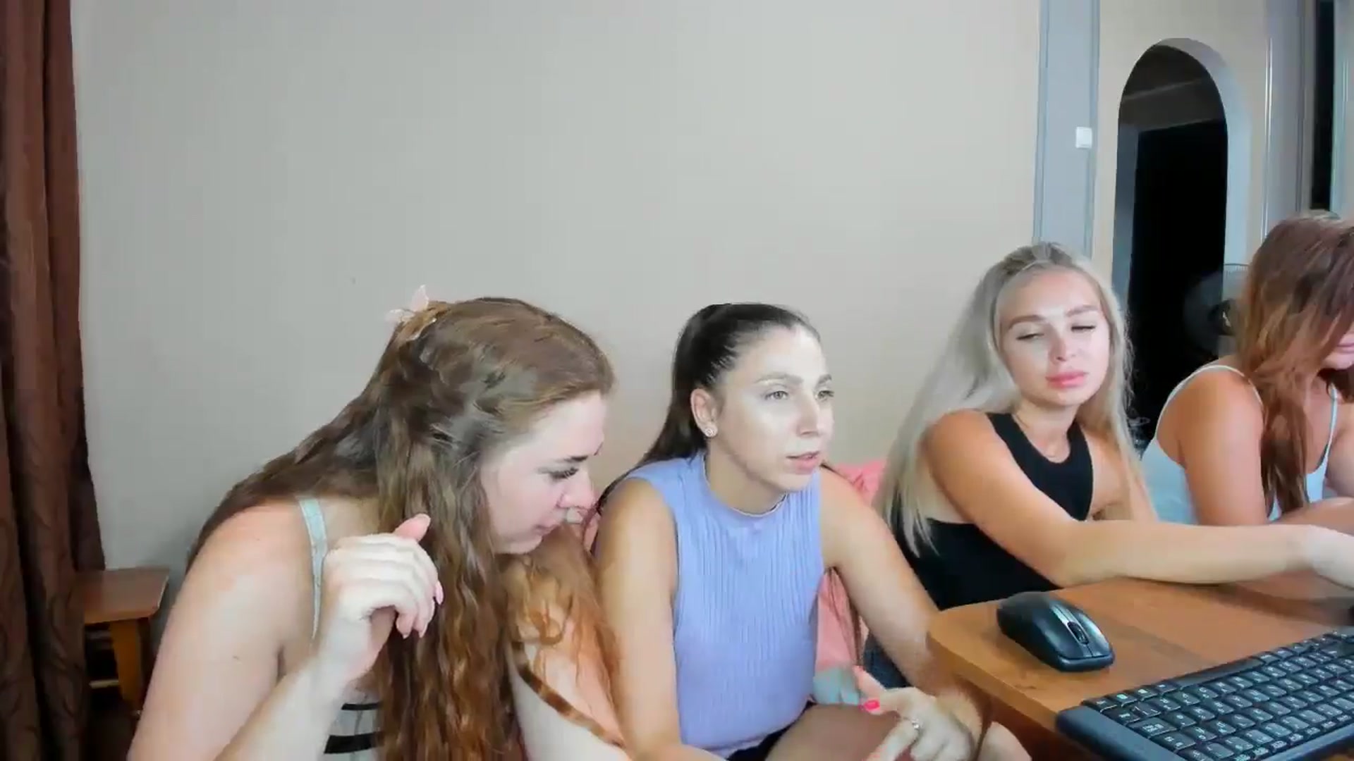 Gallery image thumbnail from IFlowersGirl's myfreecams stream on, 07/14/2024, 10:26 image 7 of 20