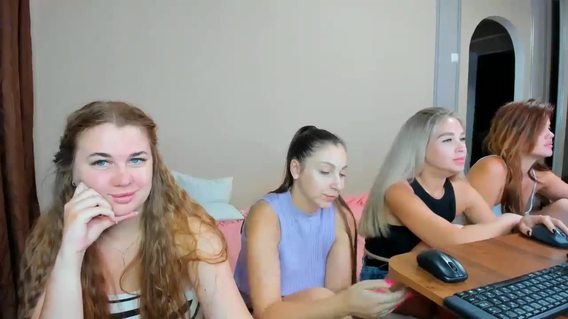 Gallery image thumbnail from IFlowersGirl's myfreecams stream on, 07/14/2024, 10:26 image 14 of 20
