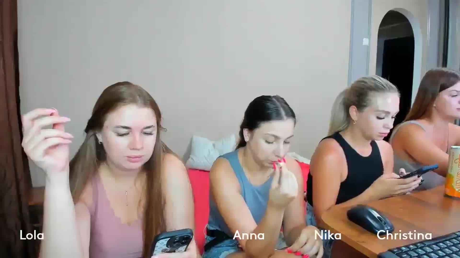 Gallery image thumbnail from IFlowersGirl's myfreecams stream on, 07/17/2024, 11:06 image 4 of 20