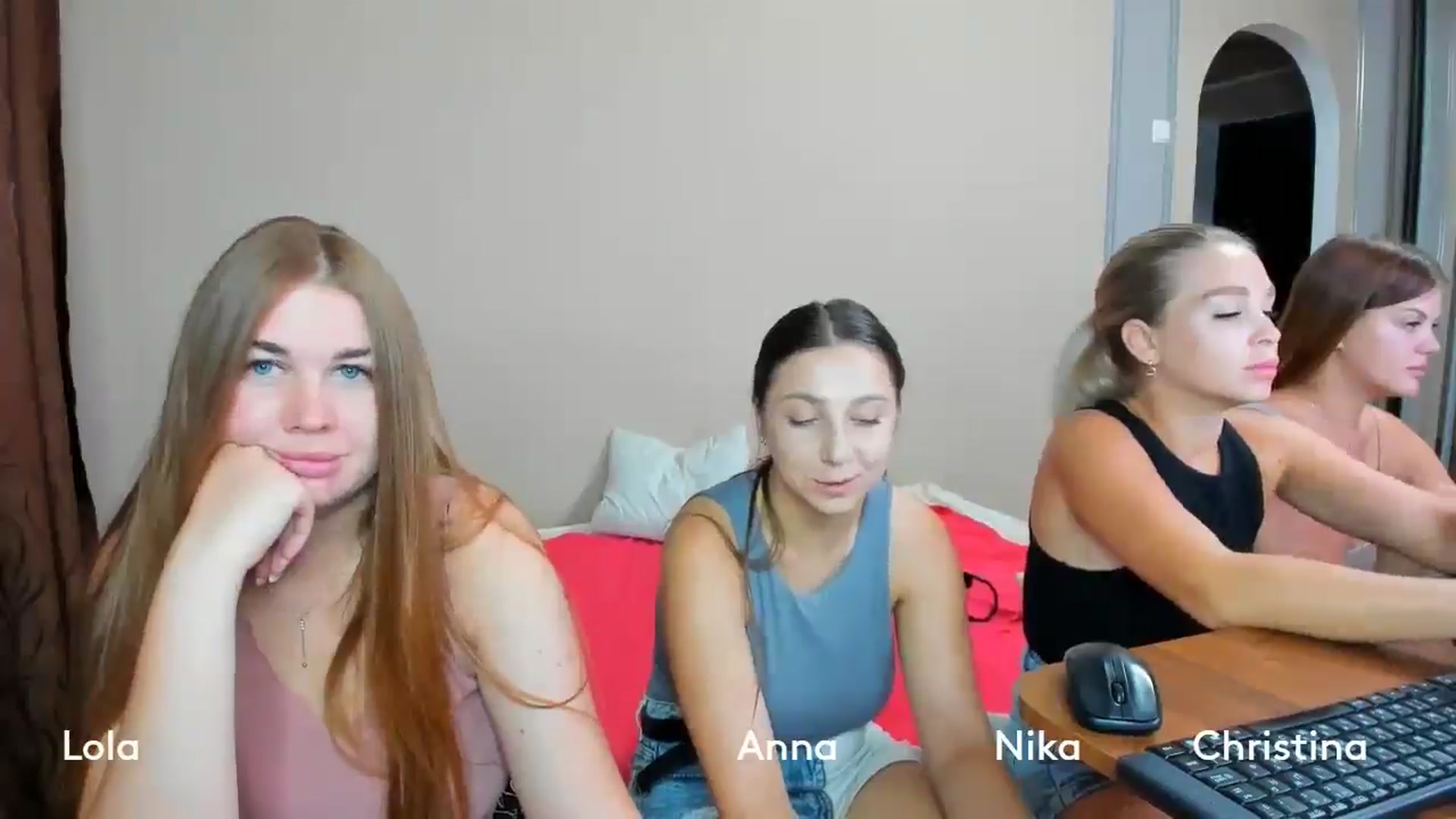 Gallery image thumbnail from IFlowersGirl's myfreecams stream on, 07/17/2024, 11:06 image 9 of 20