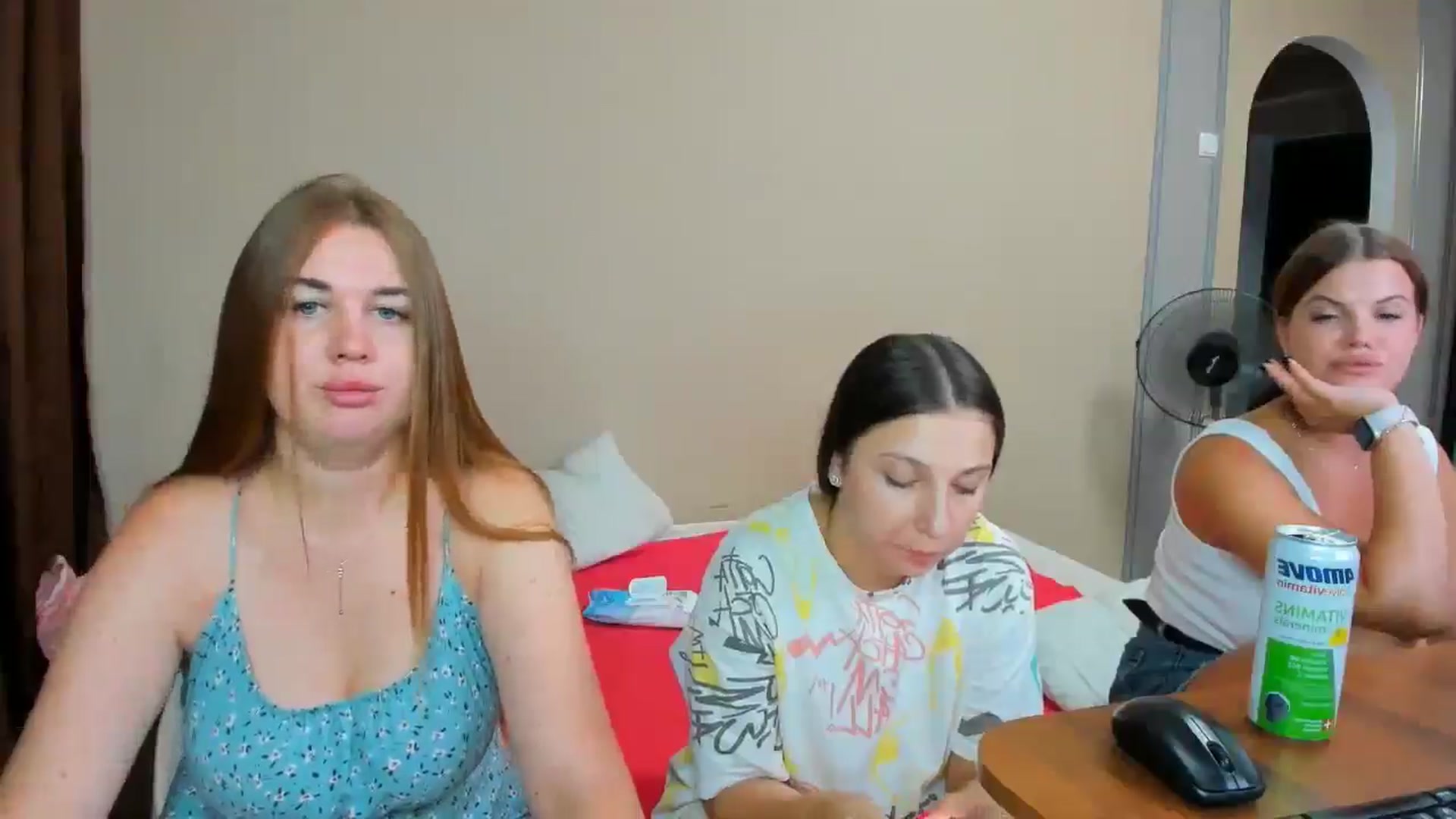 Gallery image thumbnail from IFlowersGirl's myfreecams stream on, 07/18/2024, 10:08 image 4 of 20