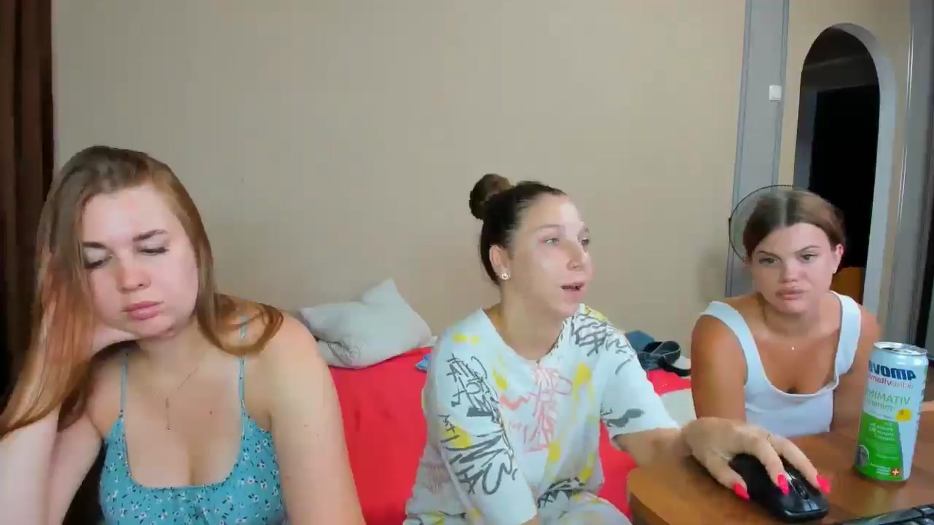 Gallery image thumbnail from IFlowersGirl's myfreecams stream on, 07/18/2024, 10:08 image 17 of 20
