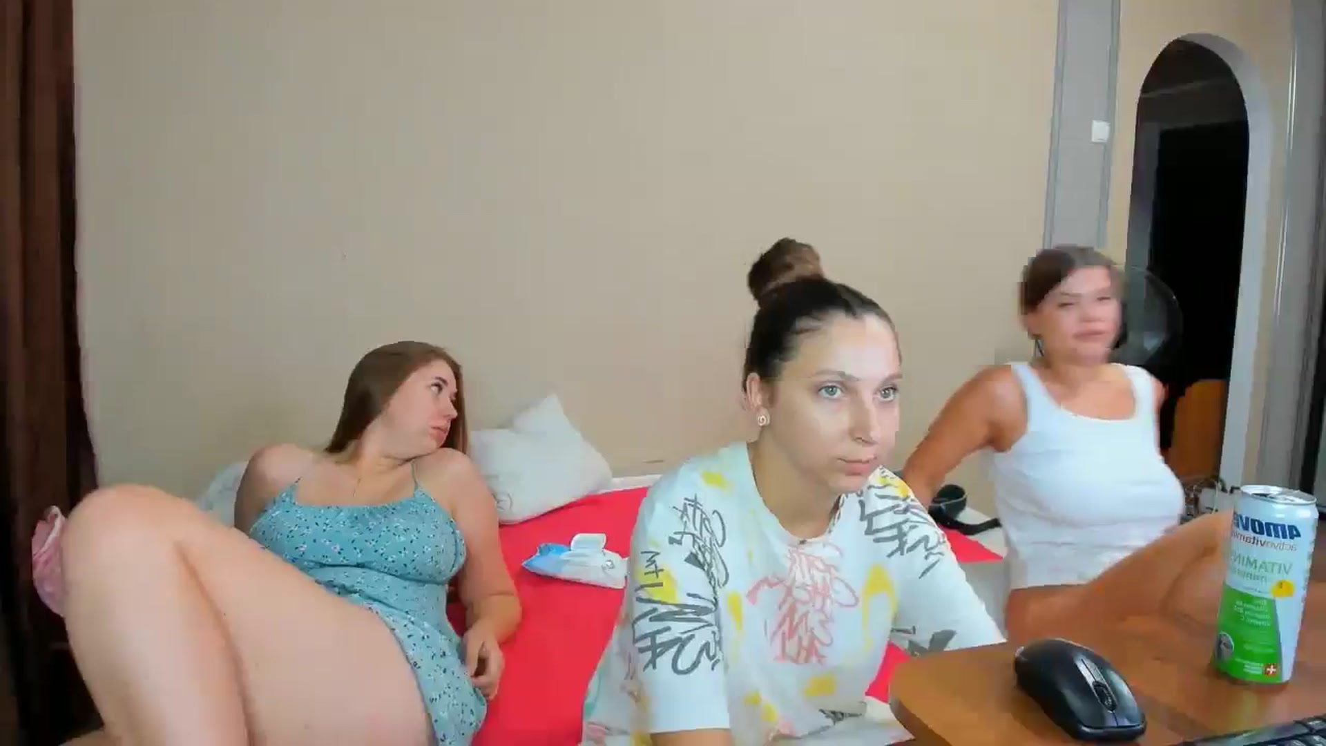 Gallery image thumbnail from IFlowersGirl's myfreecams stream on, 07/18/2024, 10:08 image 15 of 20