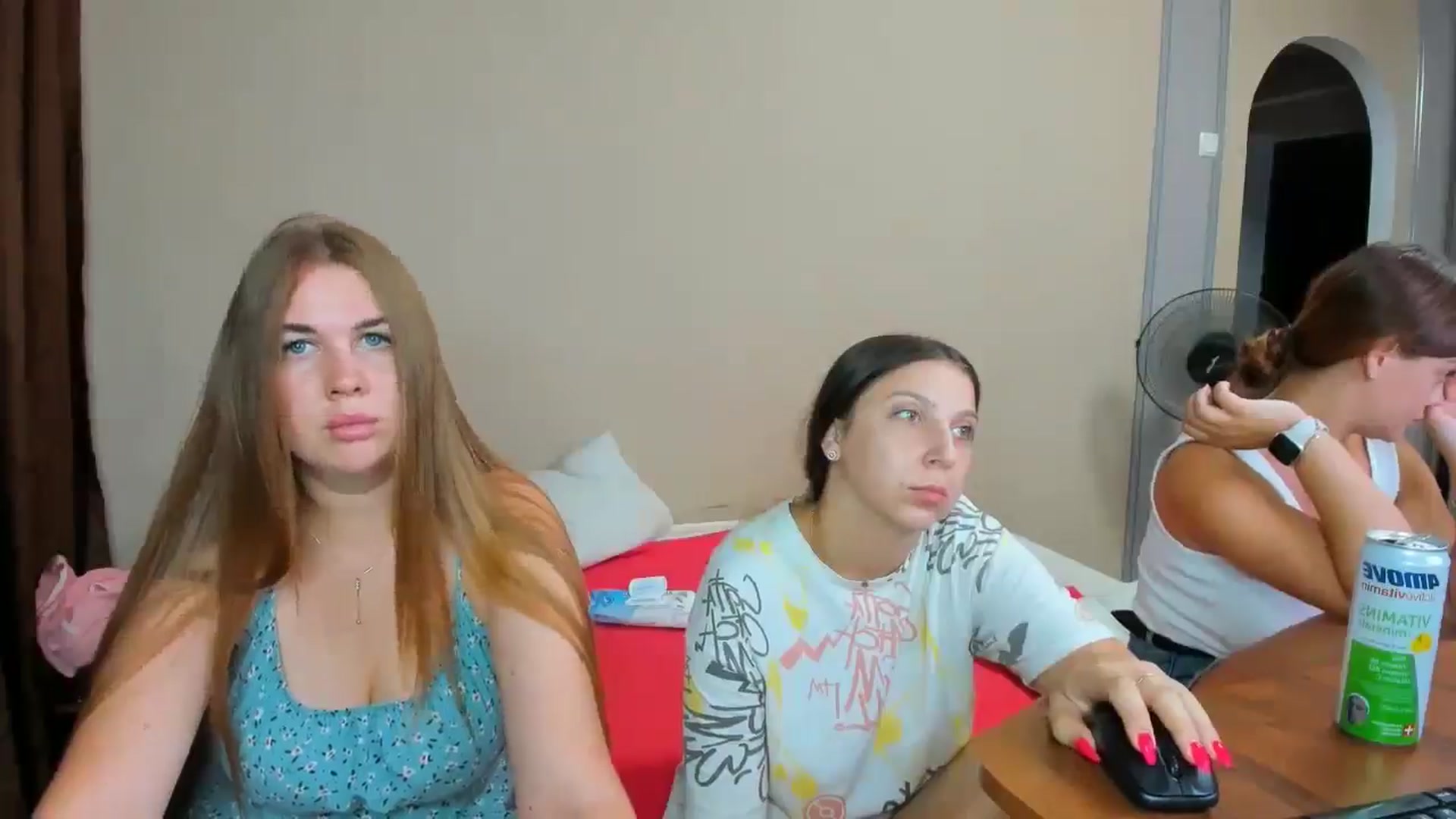 Gallery image thumbnail from IFlowersGirl's myfreecams stream on, 07/18/2024, 10:08 image 8 of 20