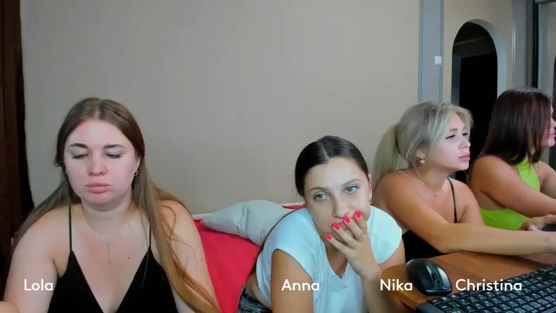 Gallery image thumbnail from IFlowersGirl's myfreecams stream on, 07/19/2024, 11:28 image 18 of 20