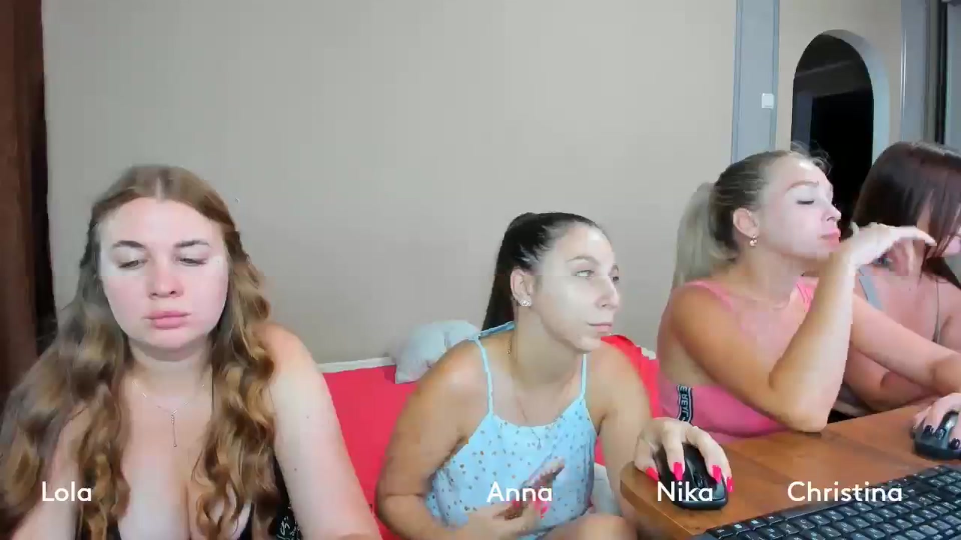 Gallery image thumbnail from IFlowersGirl's myfreecams stream on, 07/20/2024, 09:50 image 10 of 20