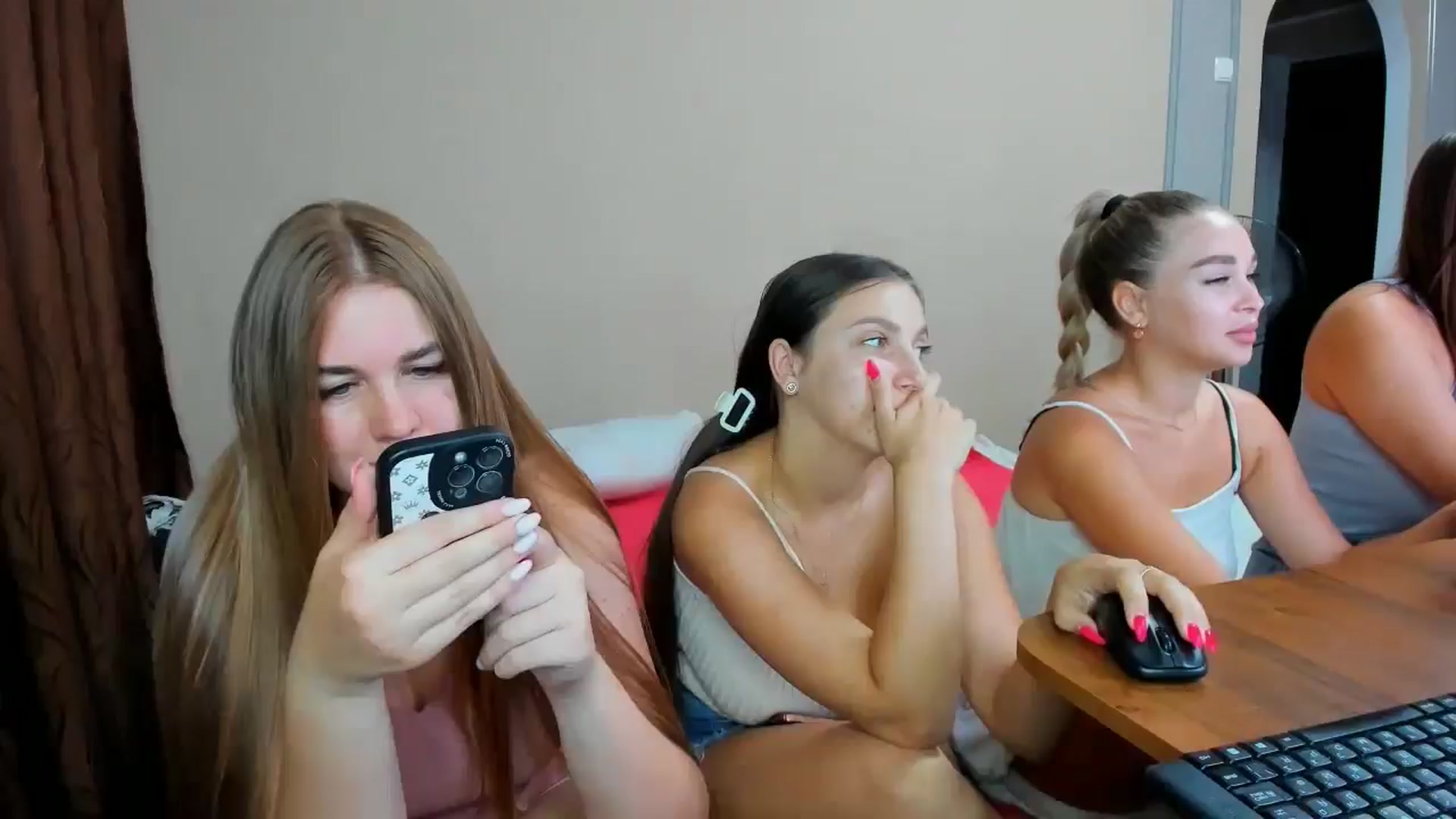 Gallery image thumbnail from IFlowersGirl's myfreecams stream on, 07/24/2024, 07:14 image 1 of 20