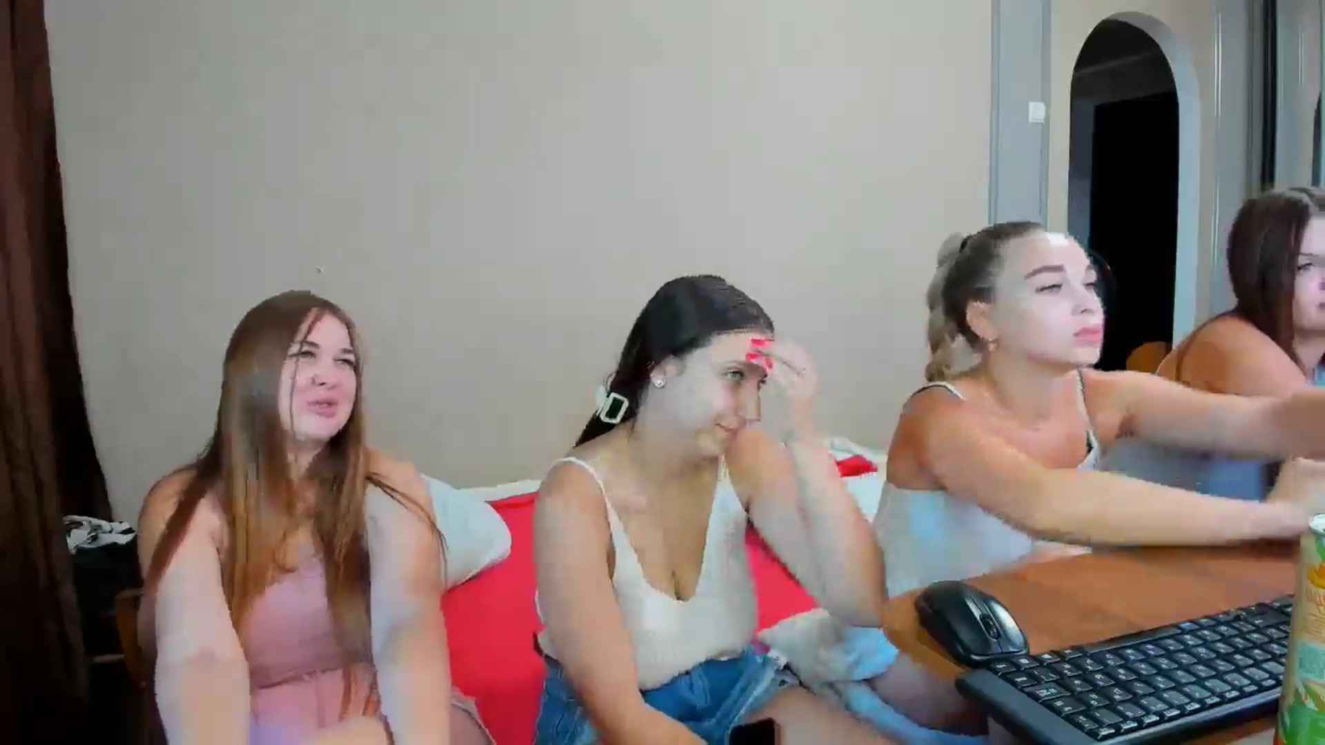 Gallery image thumbnail from IFlowersGirl's myfreecams stream on, 07/24/2024, 09:07 image 15 of 20